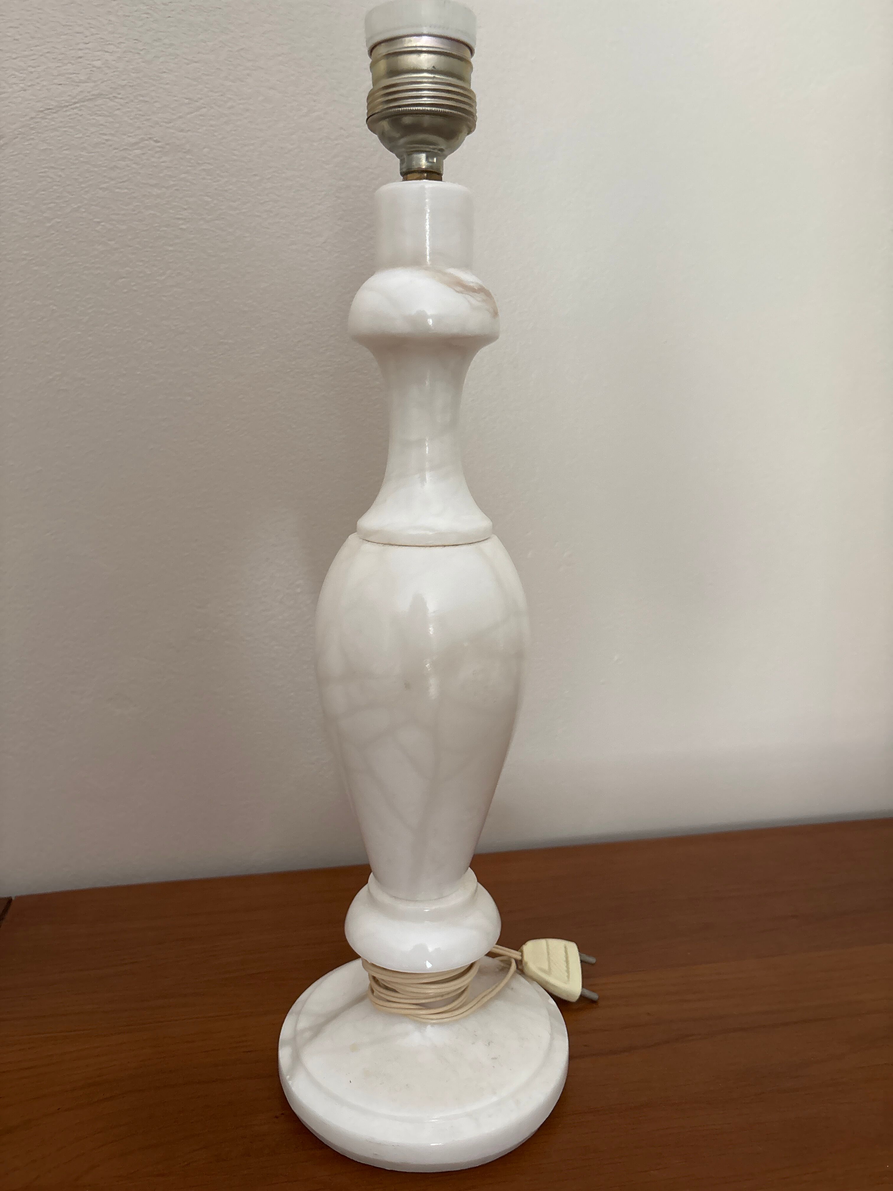 Pied de lampe en véritable albâtre