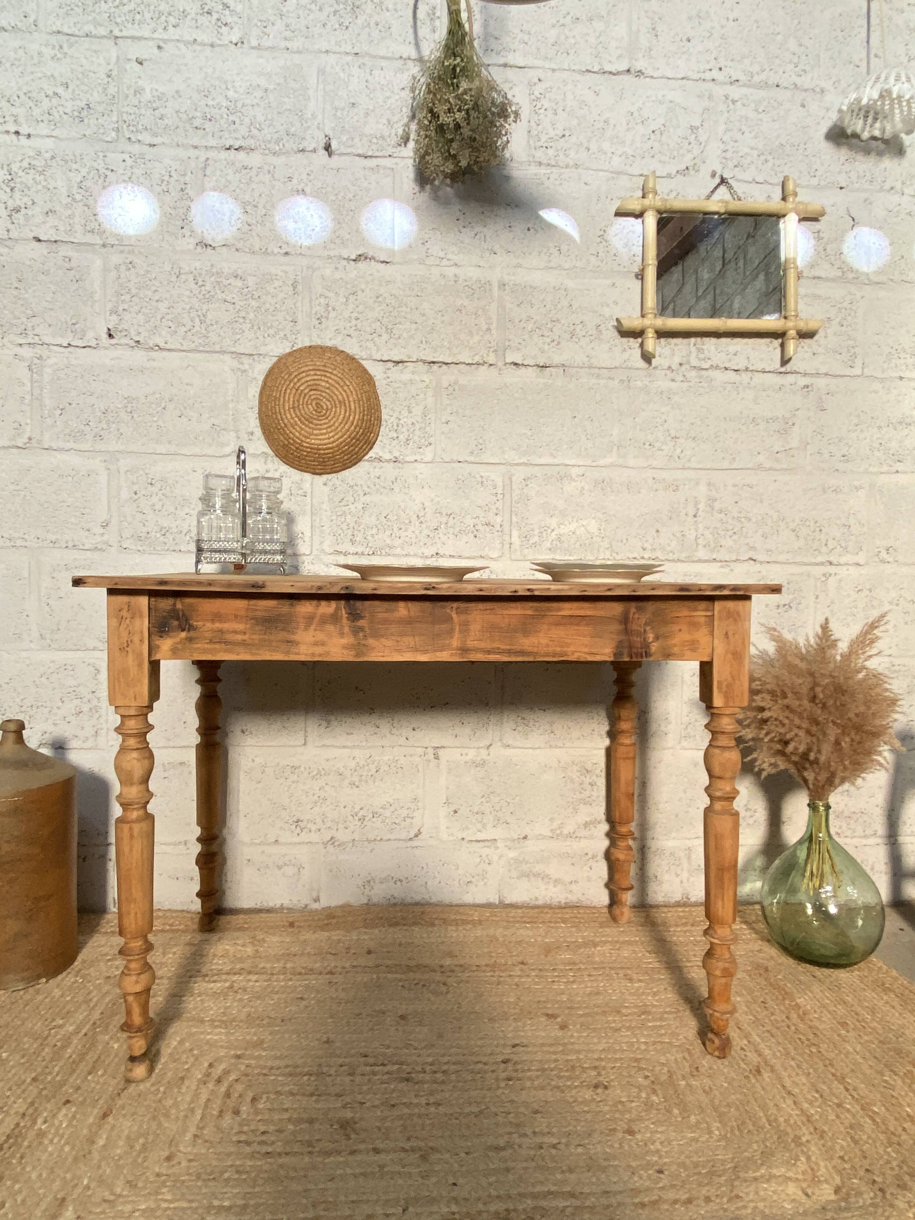 Farmhouse table with turned legs