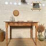 Farmhouse table with turned legs