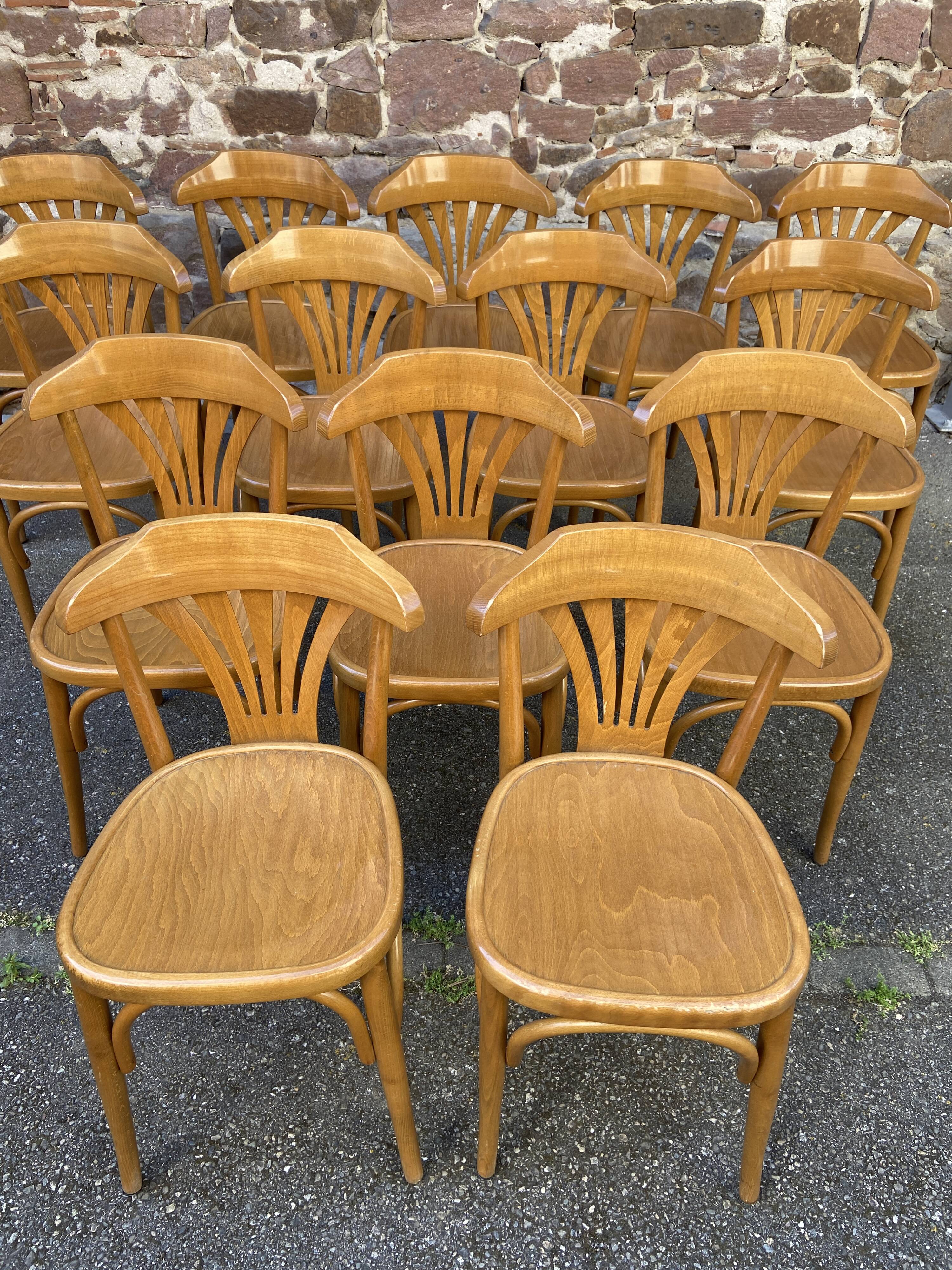 12 chaises bistrot vintage