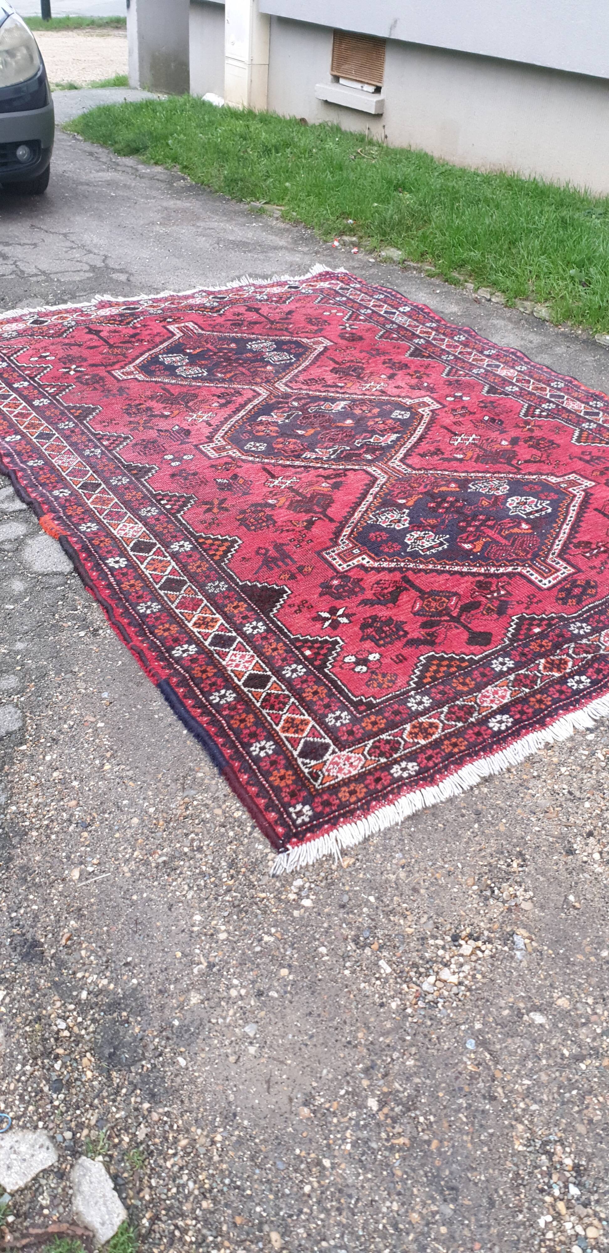 Oriental carpet wool