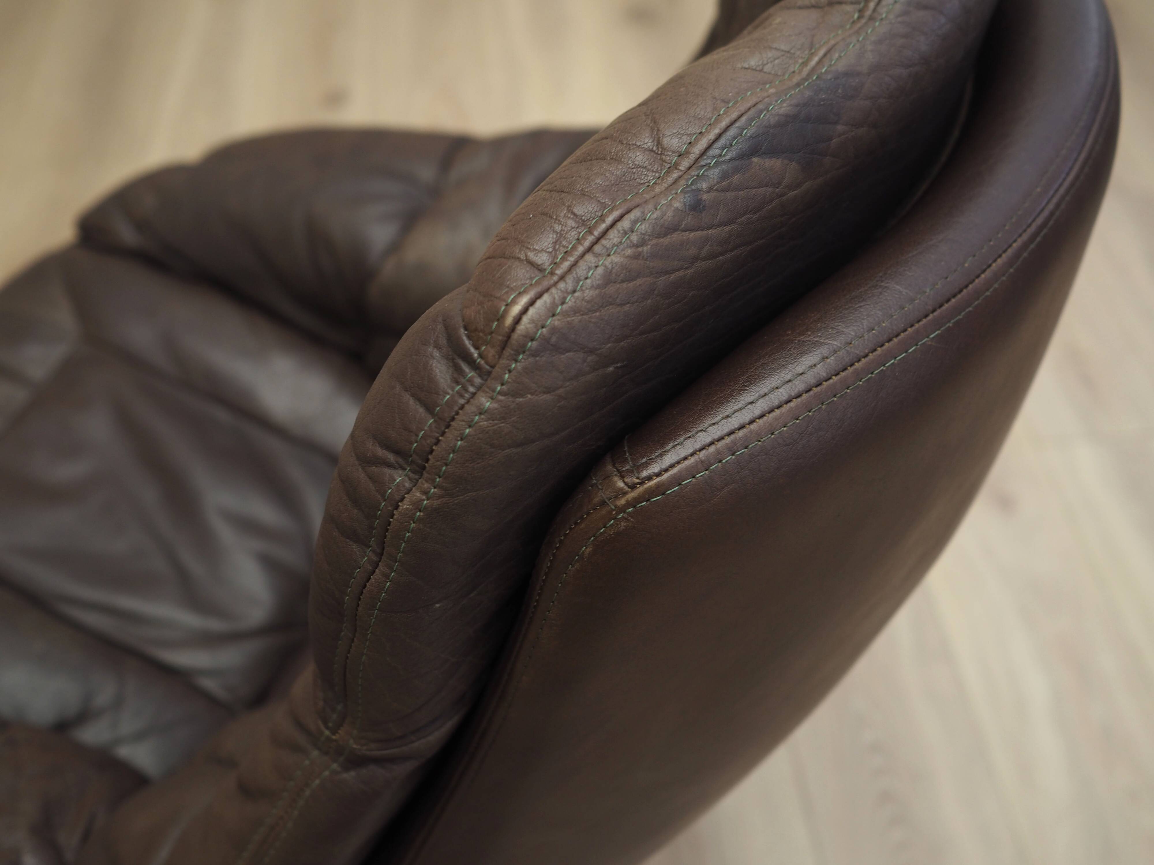 Leather swivel armchair, Danish design, 1960s, designer: H.W. Klein, manufa
