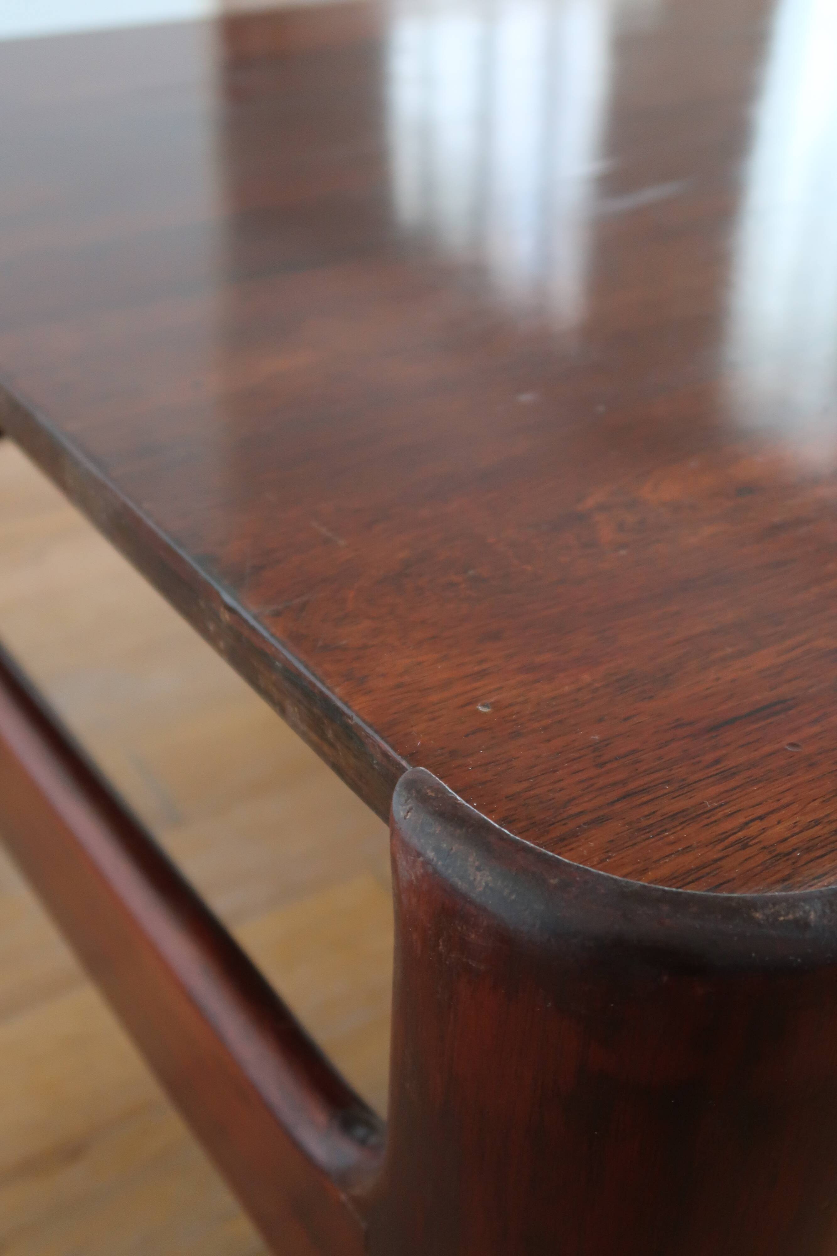 Table basse carré moderniste