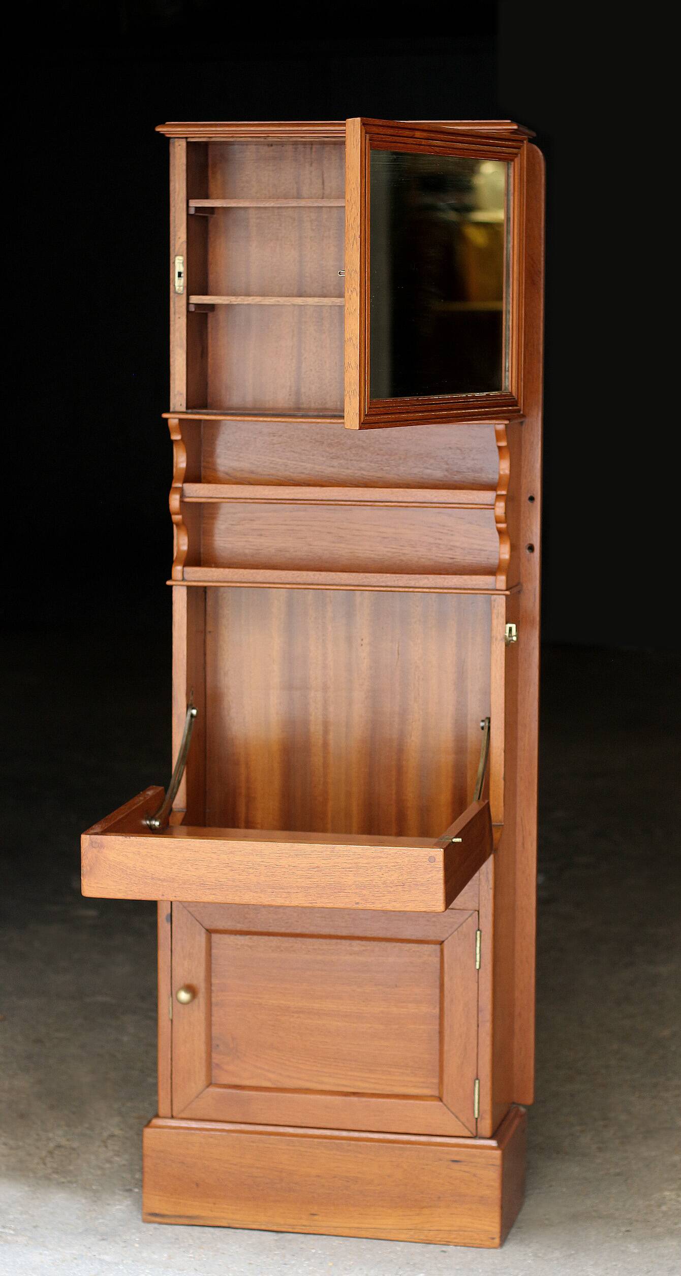 Rare: adorable mahogany boat furniture (circa 1900). Very good condition.