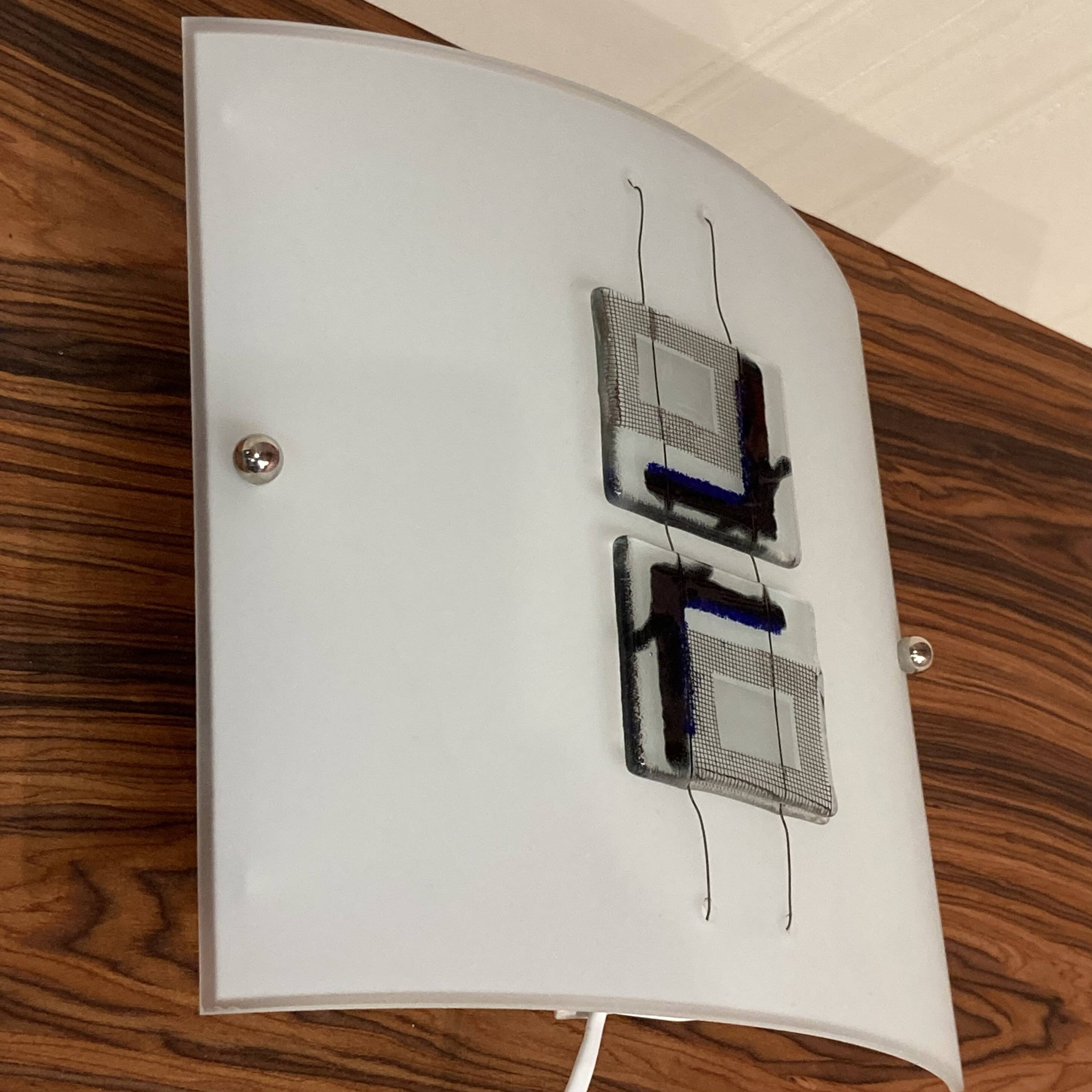 LARGE GLASS PASTE DESIGN WALL LIGHT.