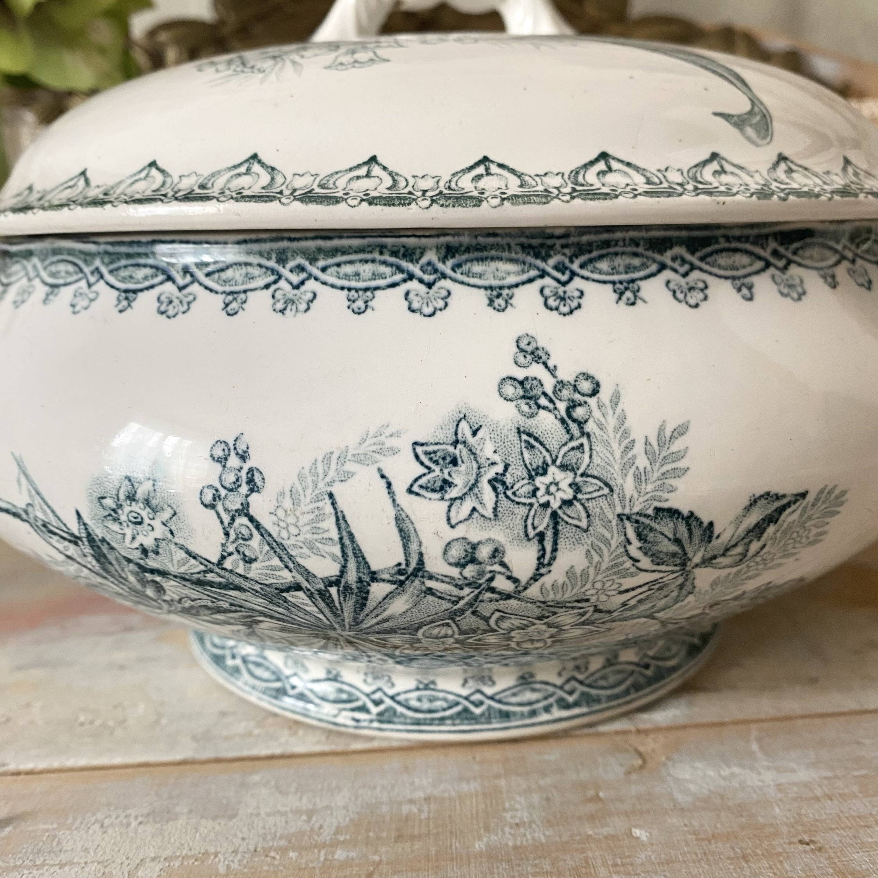 Ste Amandinoise "Margot" Muguet ironware soup tureen