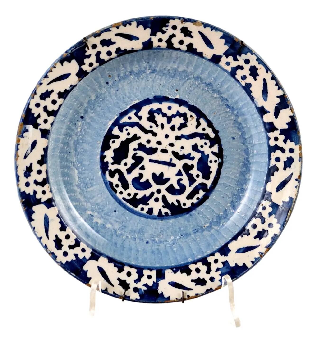 Assiette ancienne en majolique décorée, Italie, XVIIIe siècle
