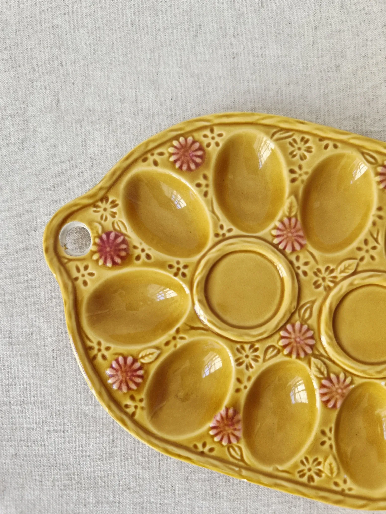 Vintage egg plate in majolica - 1970s