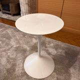 Tempo white pedestal table from Zanotta