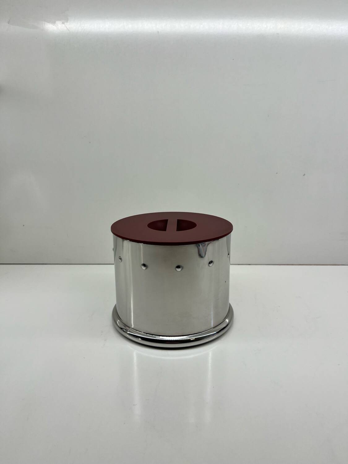 Boîte ronde en inox et plastique par Michael Graves pour Alessi