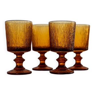 Lot of 4 vintage wine glasses from the 1970s, textured amber on a stem, design by Timo Sarpaneva for Iittala.