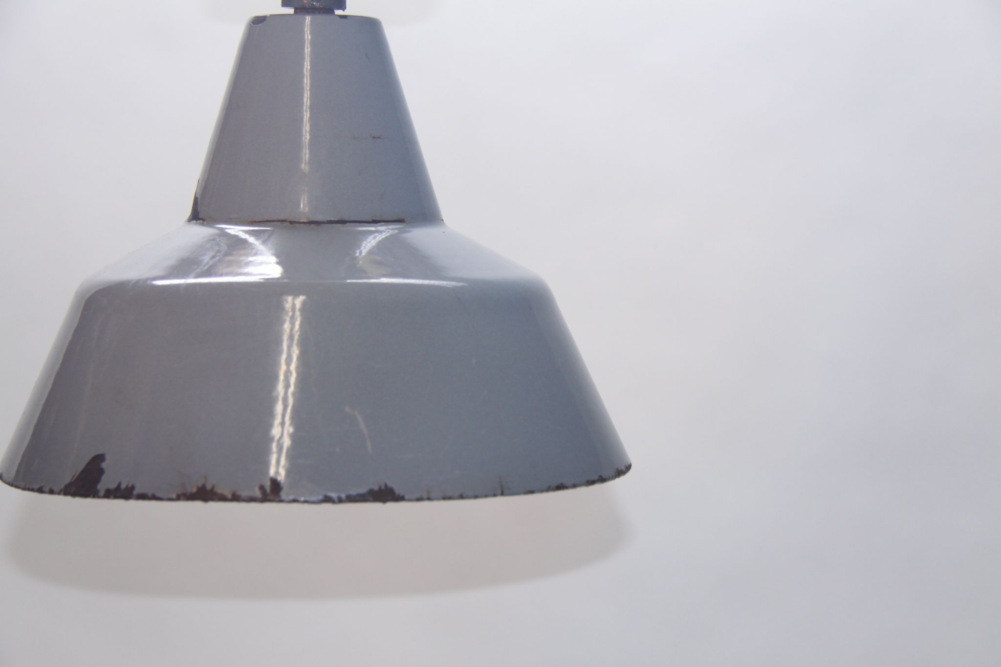 Enamelled industrial hanging lamp,