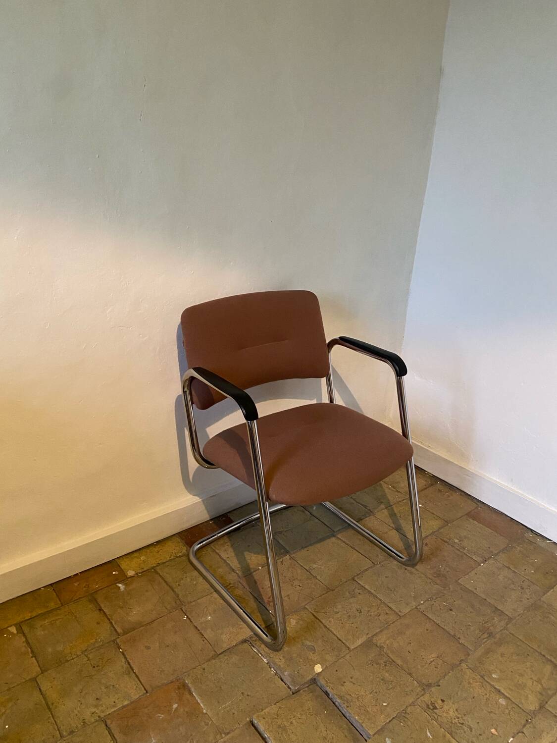 Fauteuil strafor rose