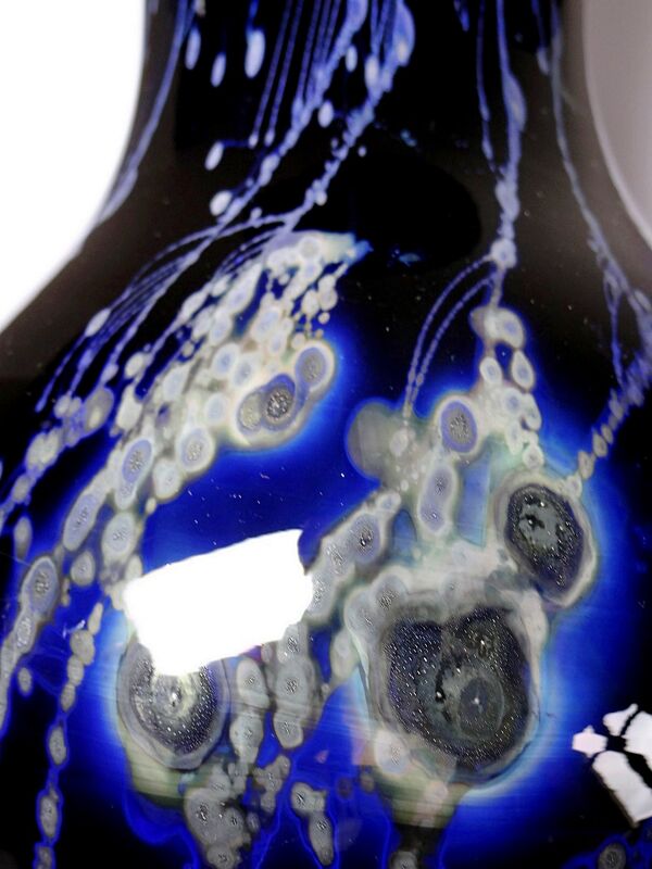 Grand vase verrerie d'art violet à inclusions paillerons d'argent vintage