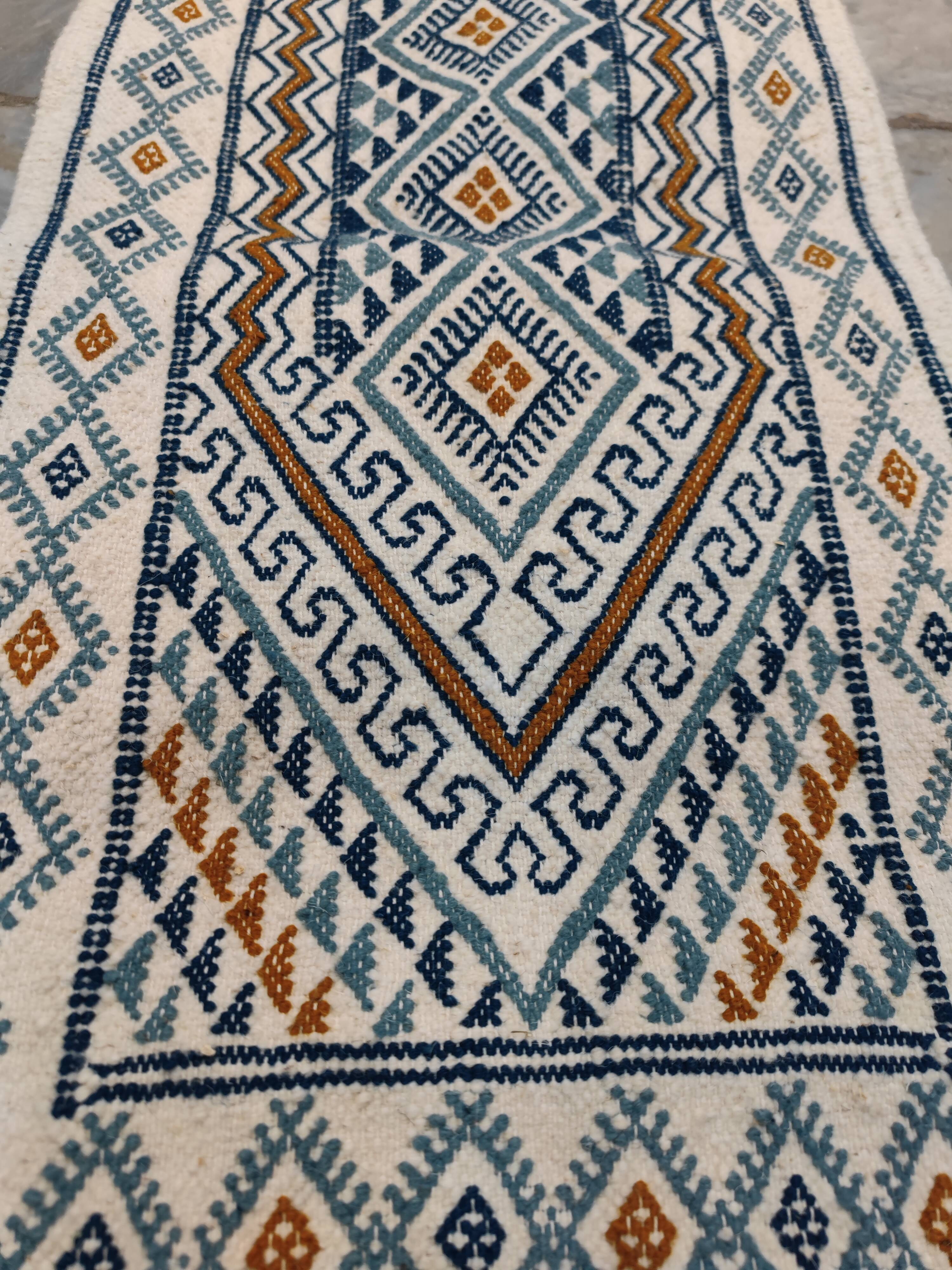 Hand-woven natural wool hallway rug