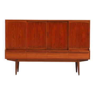 Buffet danois des années 1960 par l'architecte Henning Kjærnulf, signé.