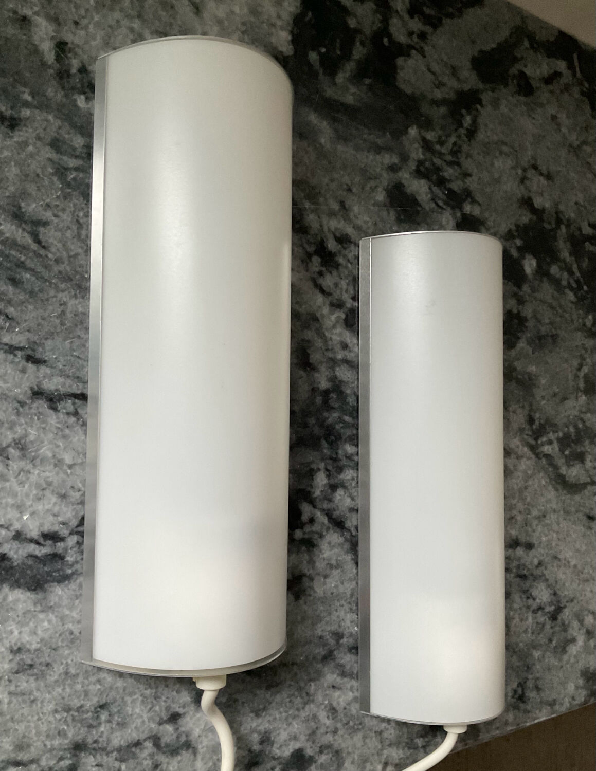 Paire d’appliques de chevet vintage en aluminium