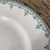Plat piédouche en porcelaine estampillé Ets Céramique de St Amand les Eaux (Années 30)