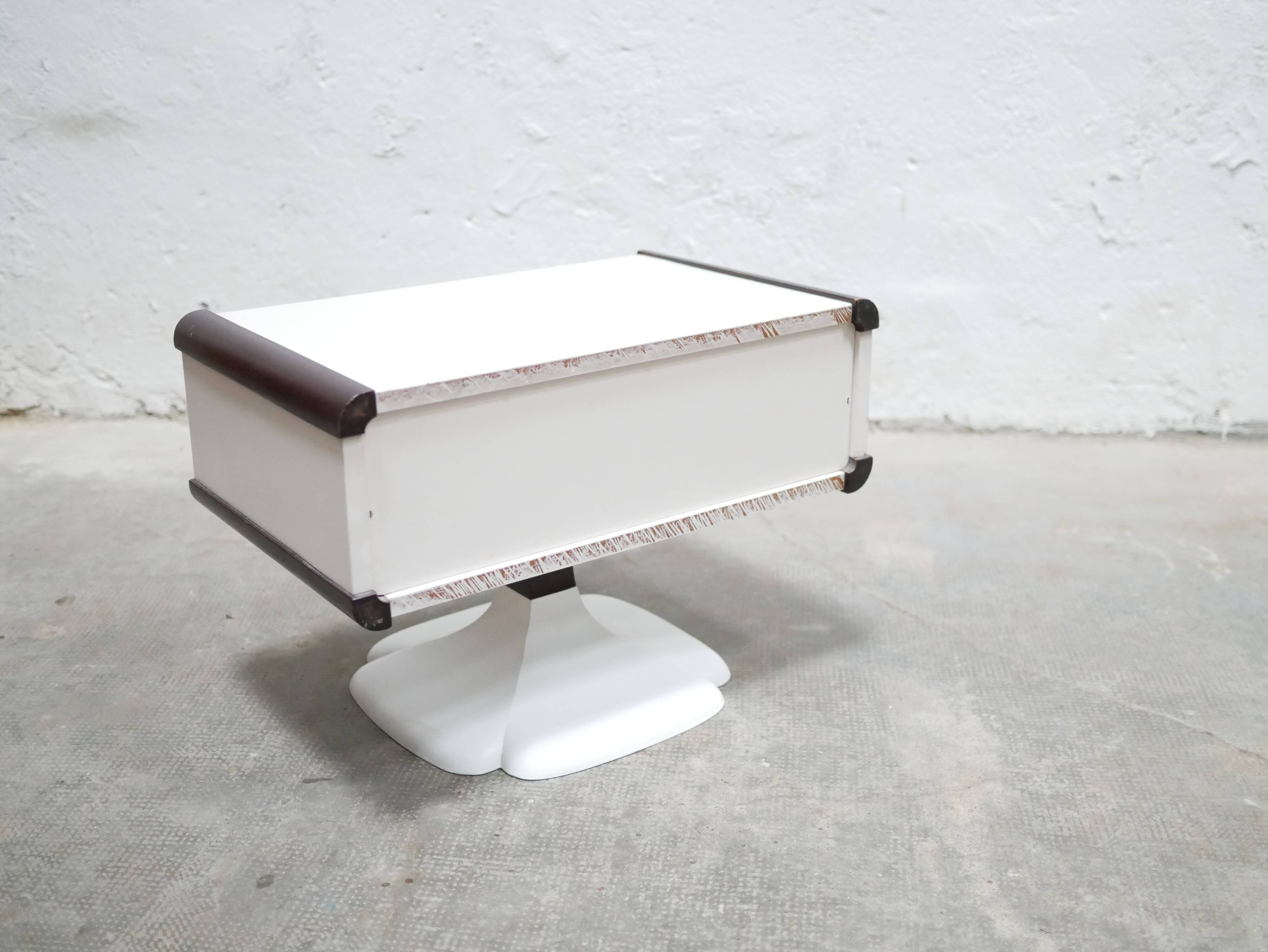 Chevet vintage blanc édité par Gautier