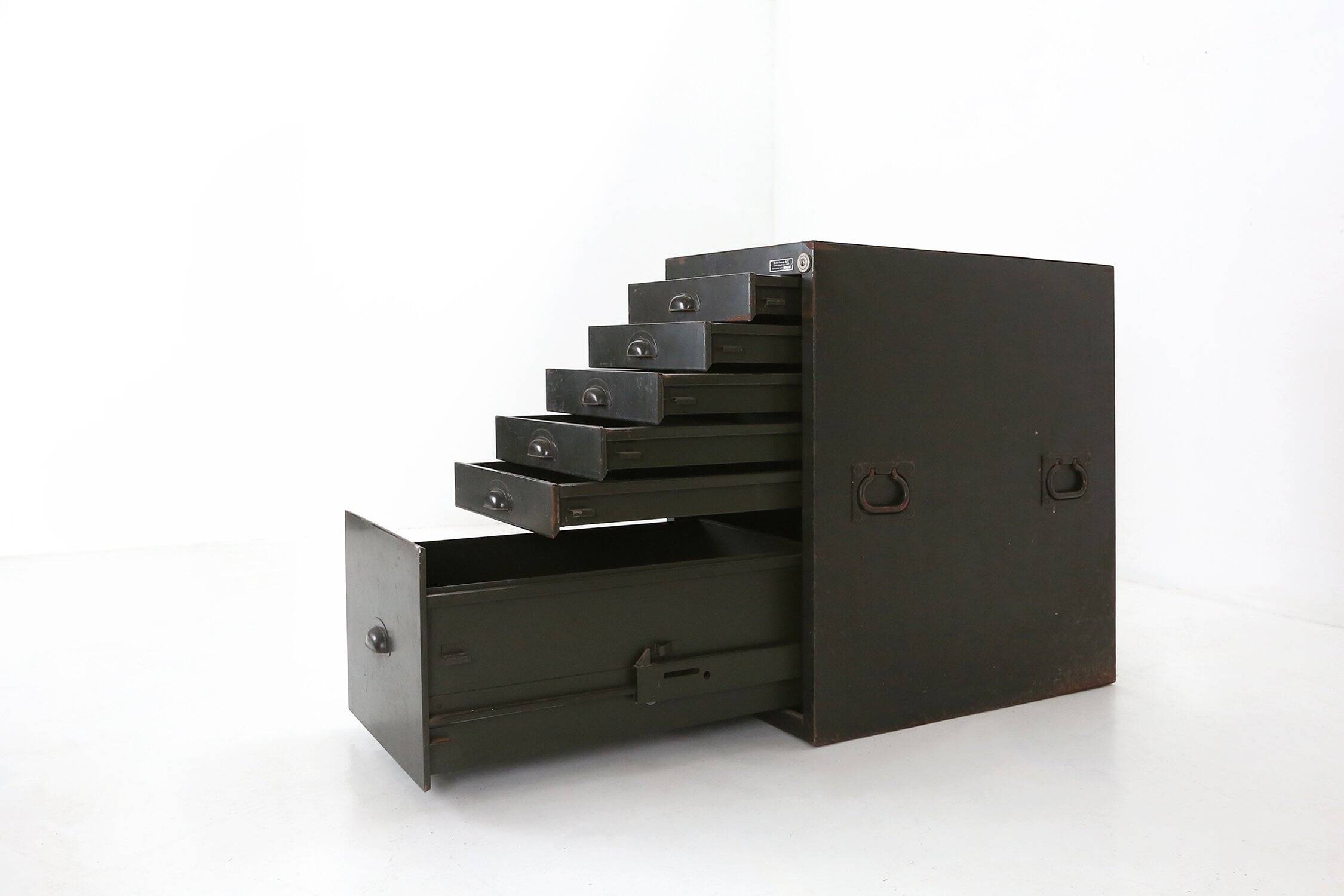 Classeur, commode militaire en métal vert, 1956