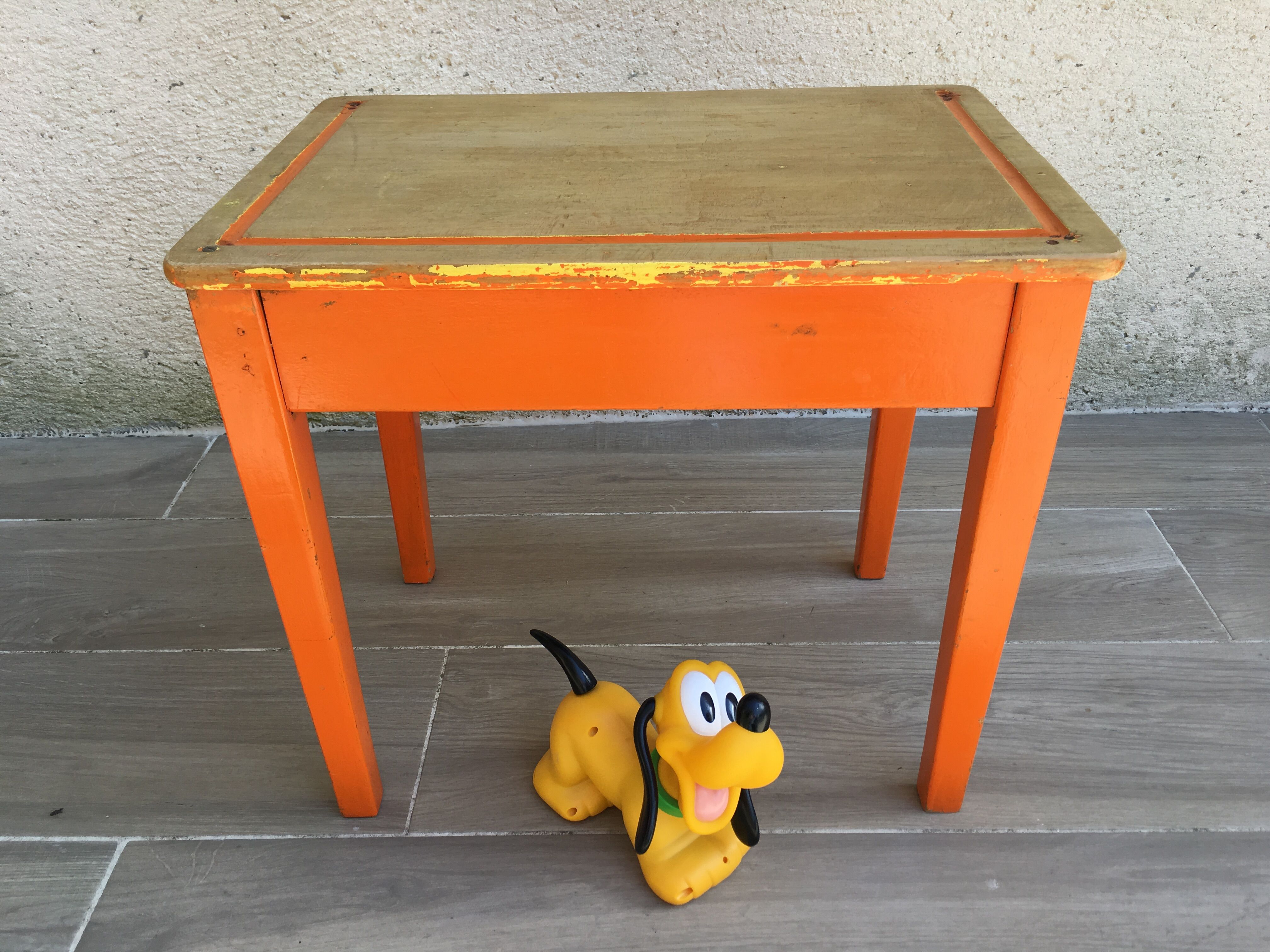 Wooden wooden desk orange base