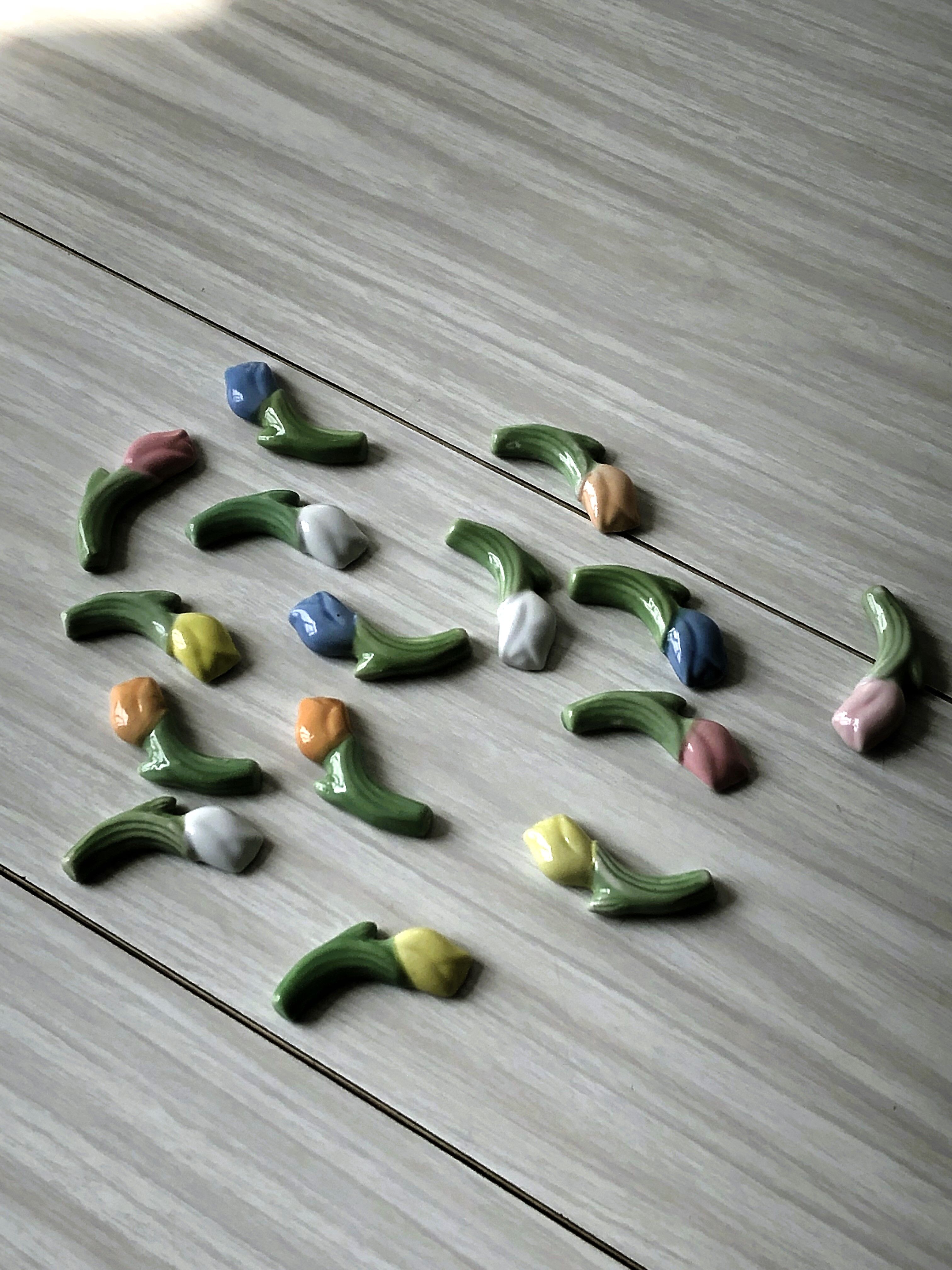 Set of 15 vintage tulip-shaped knife holders, retro spring touch