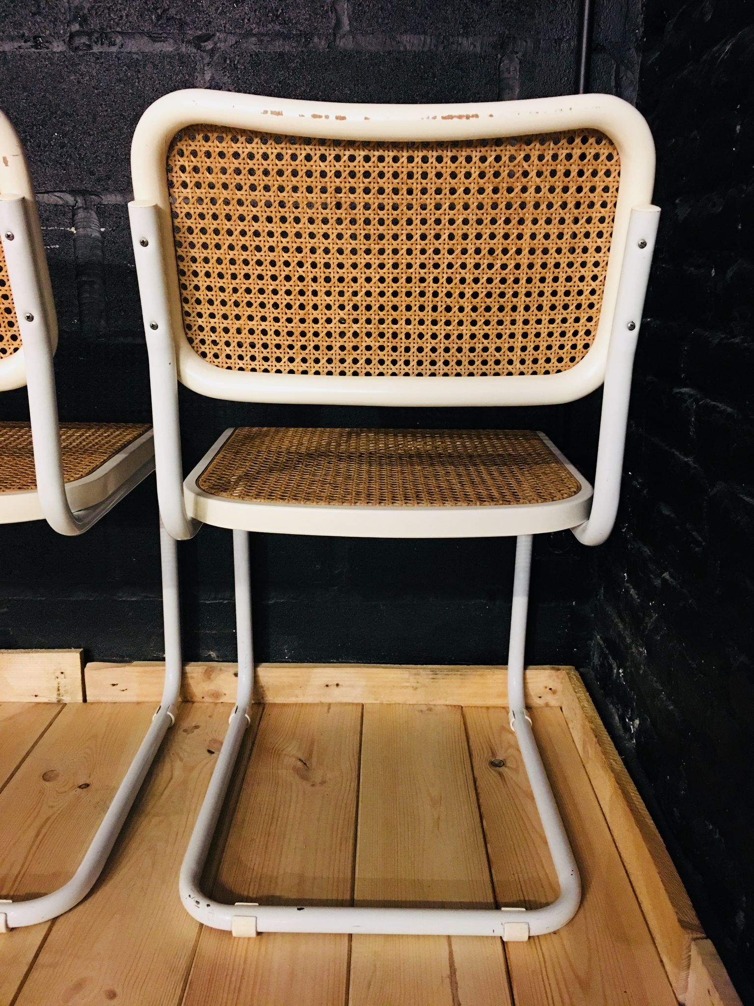 Suite de 4 chaises design par Marcel Breur modèle B32 Cesca