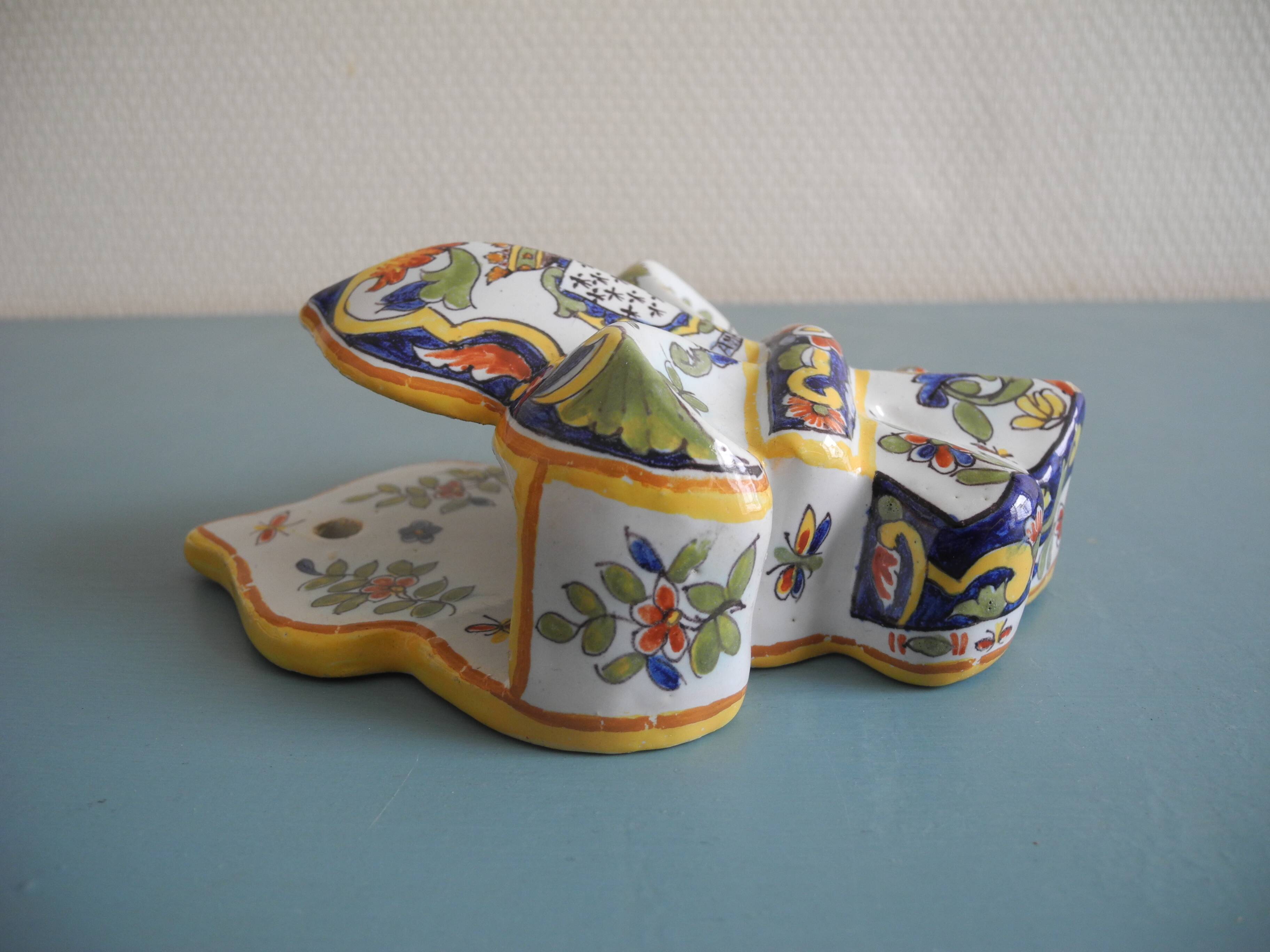 Ancien vase bouquetière murale faïence Desvres Fourmaintraux wall vase