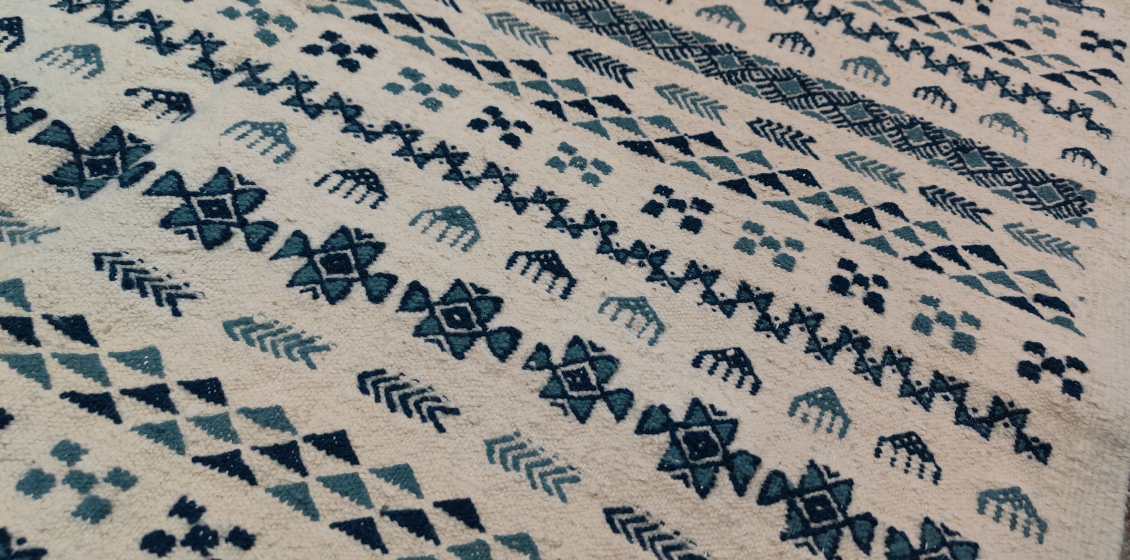Carpet in natural wool 130x220cm