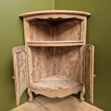 Corner cabinet