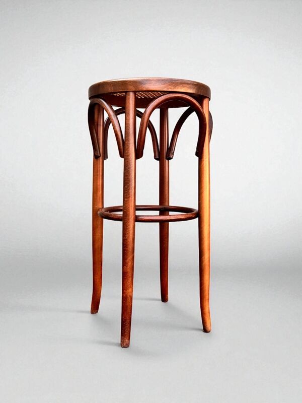 Ancien tabouret haut en bois courbé et assise cannée