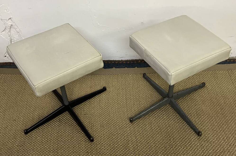 Paire de tabourets métal et skaï vintage