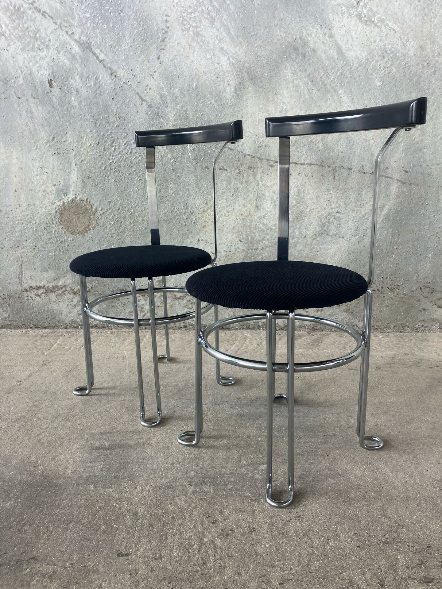4 chaises postmodernes, 1980