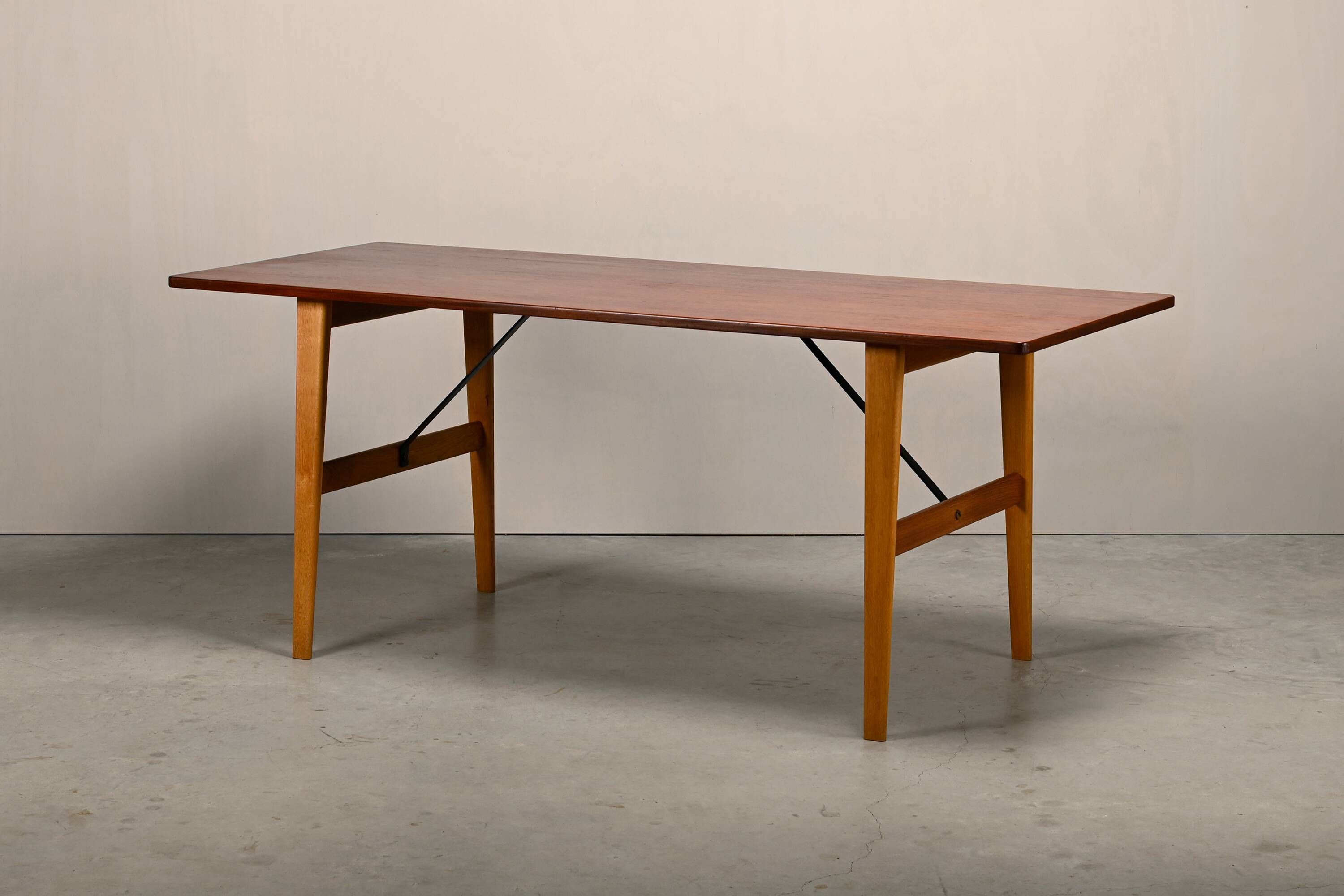 Børge Mogensen Hunting Table in Teak and Oak for Søborg Møbelfabrik