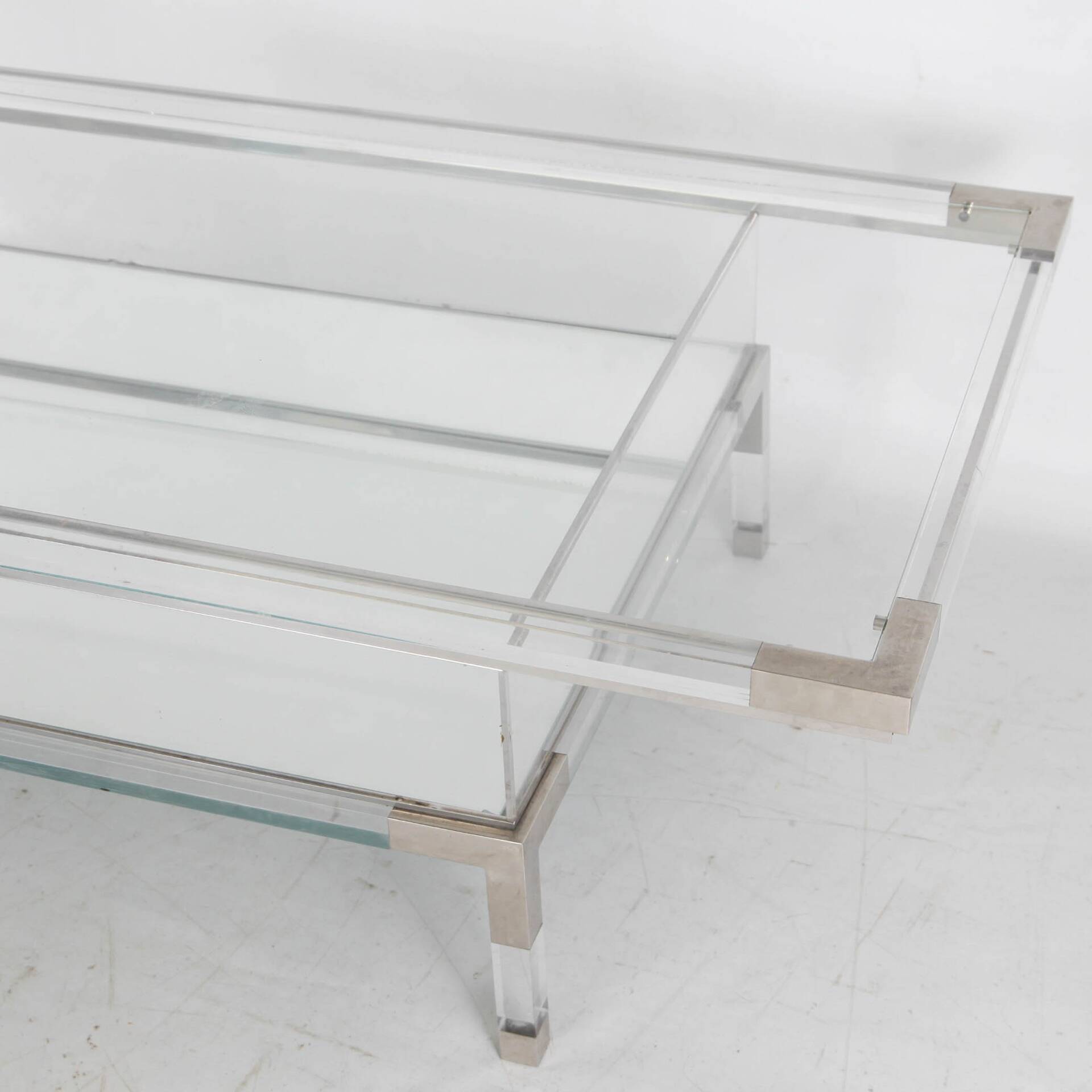 Sliding coffee table