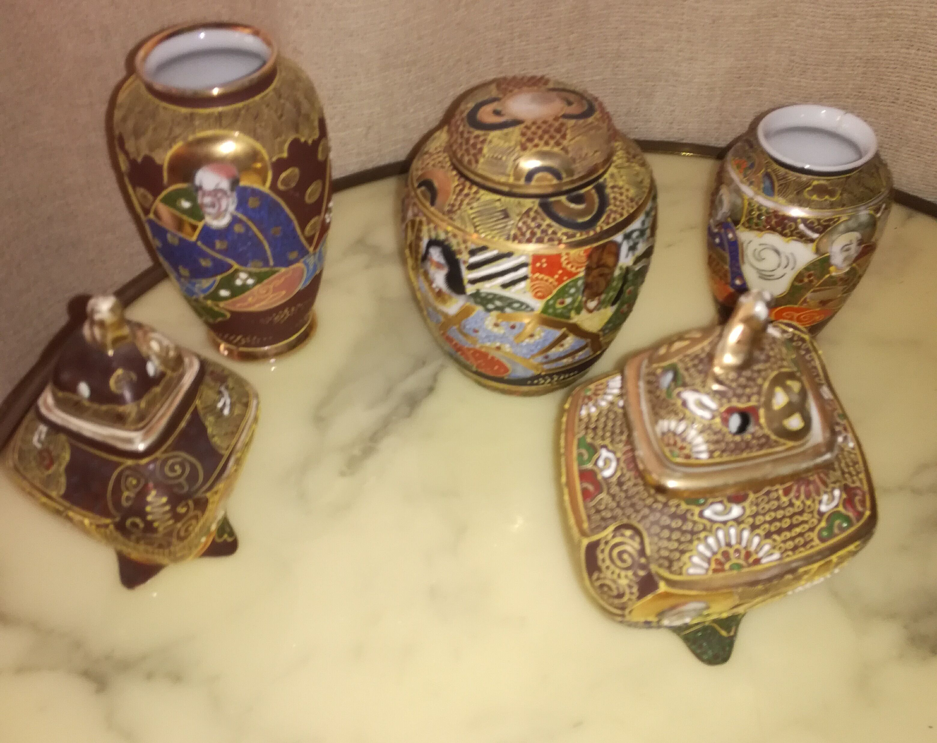 Lot de cinq miniatures en céramique japonaise