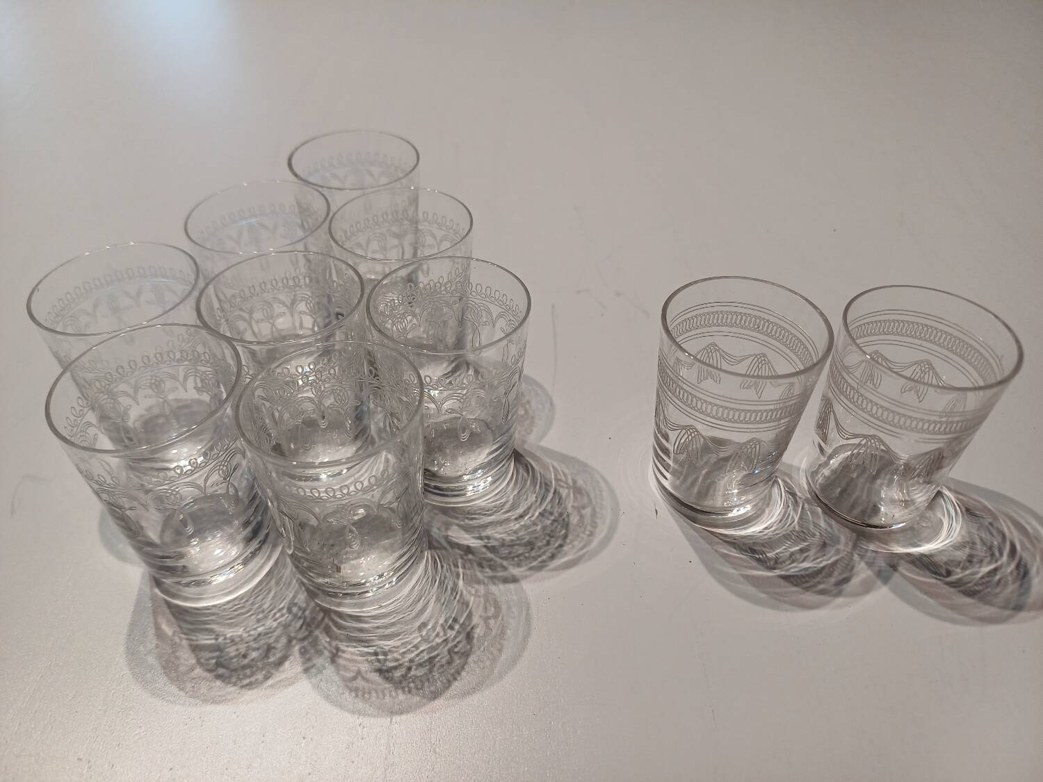 Liqueur glass server