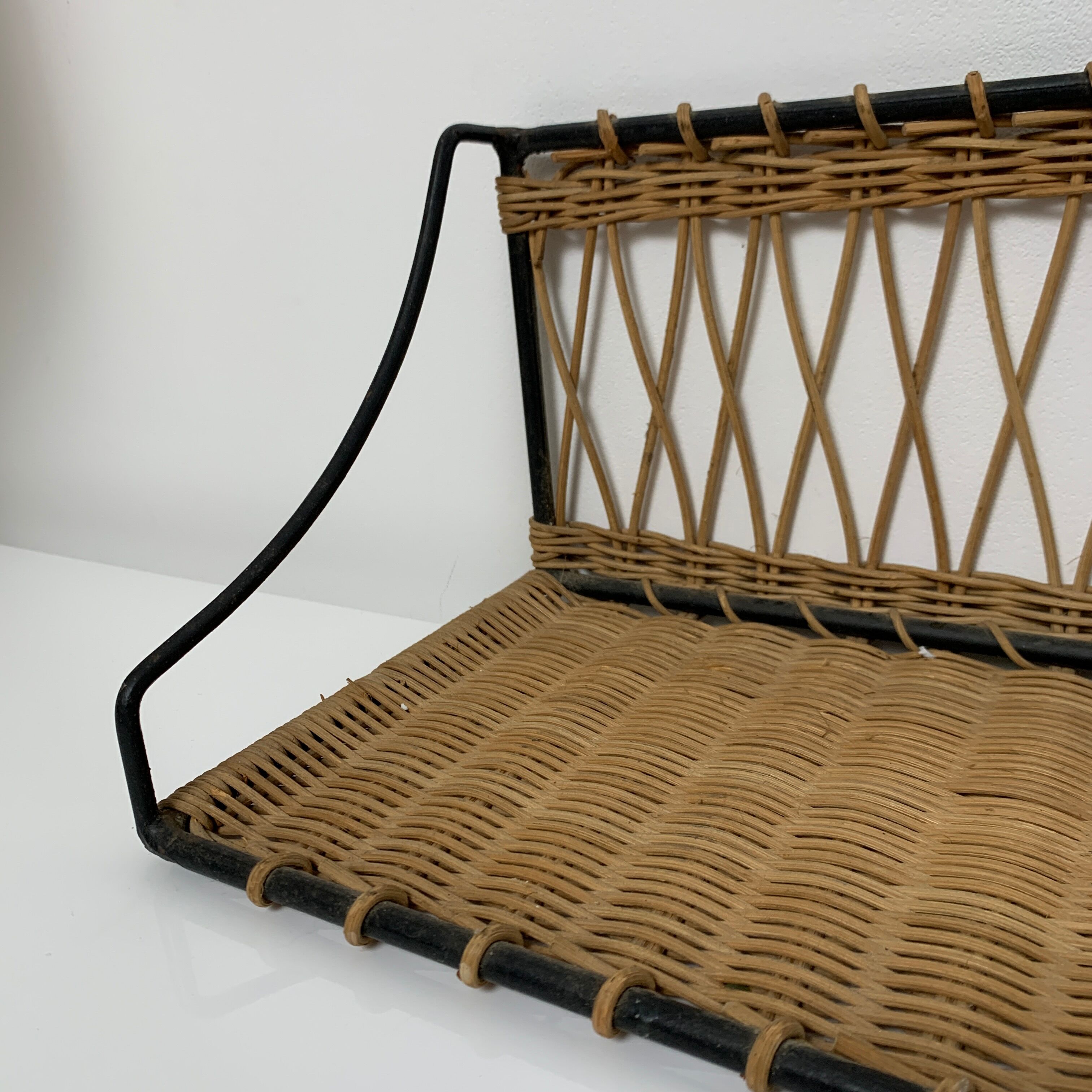 Wall floor in iron and rattan