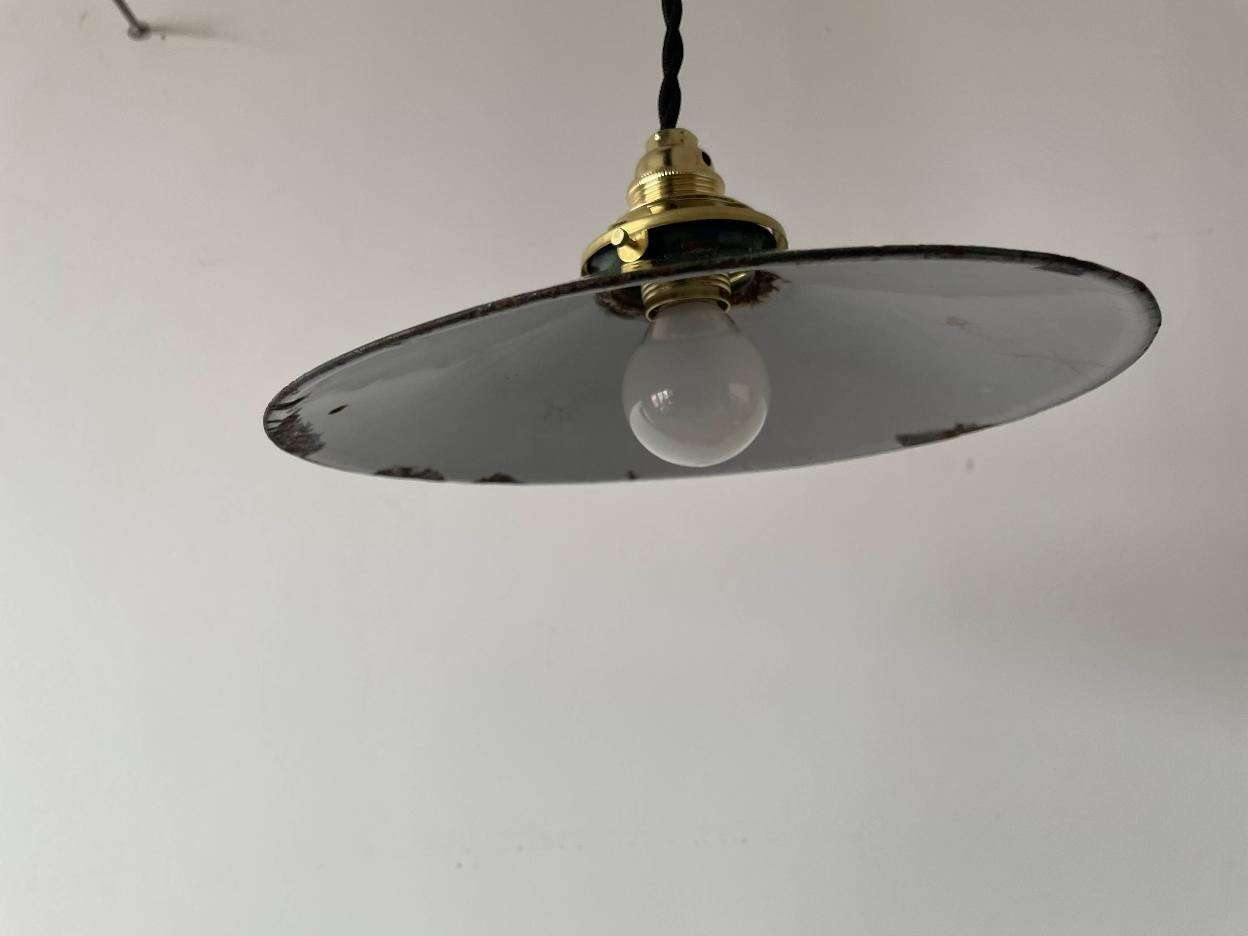 Industrial enameled sheet metal pendant light