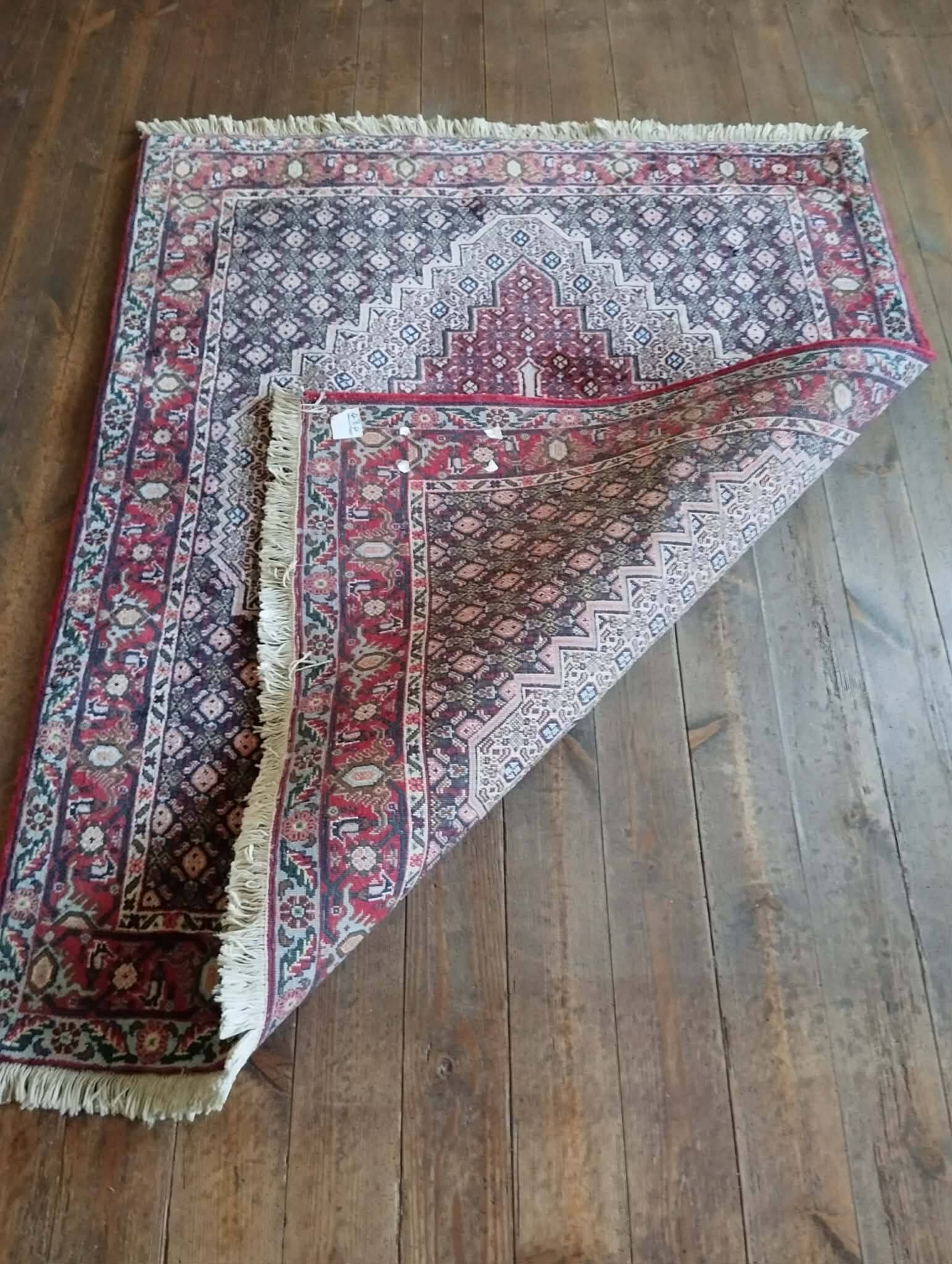 Handmade Persian Senneh rug 150x121cm