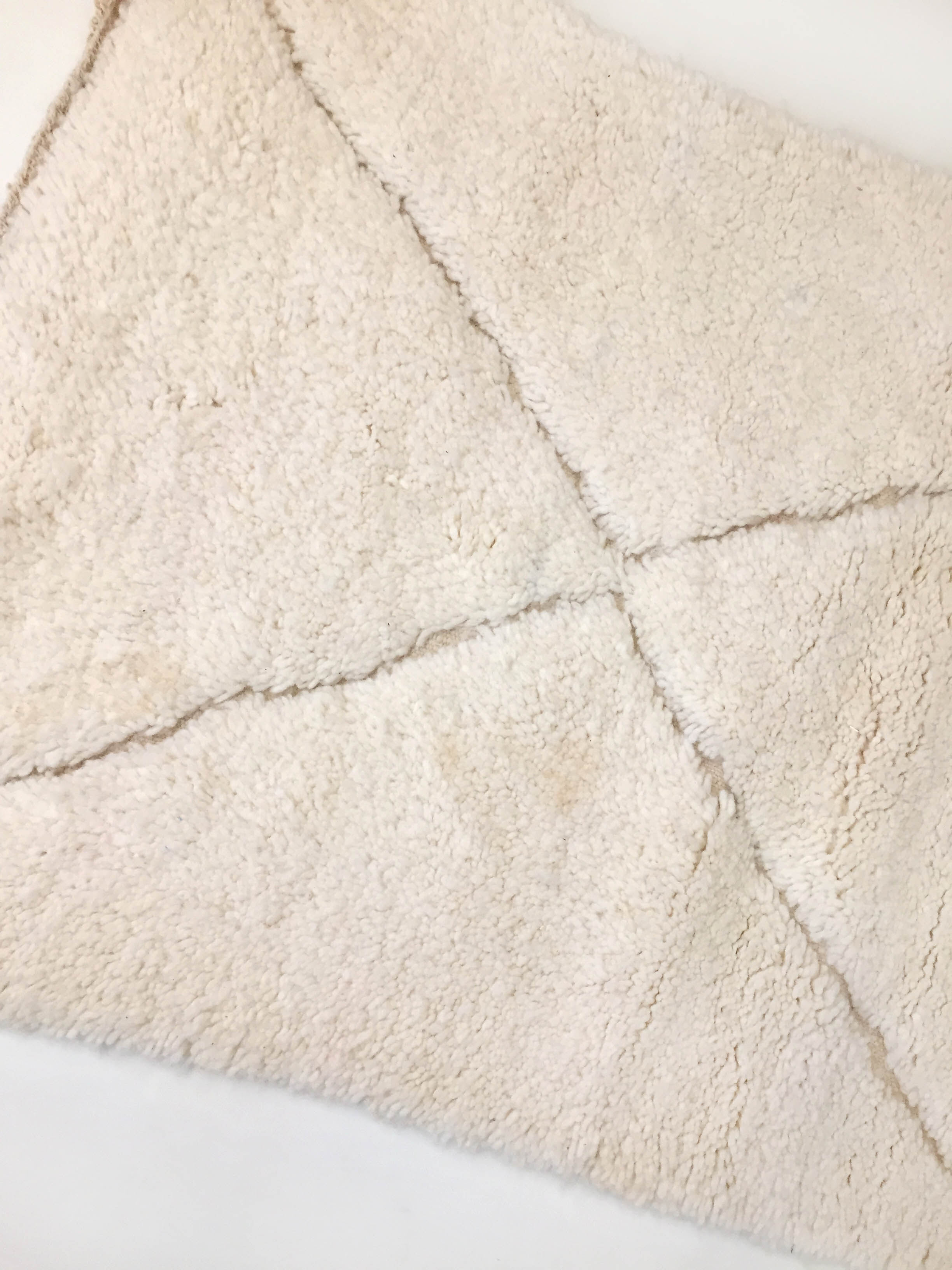 Moroccan Berber carpet Beni Ouarain corridor ecru with engraved diamonds 256x83cm