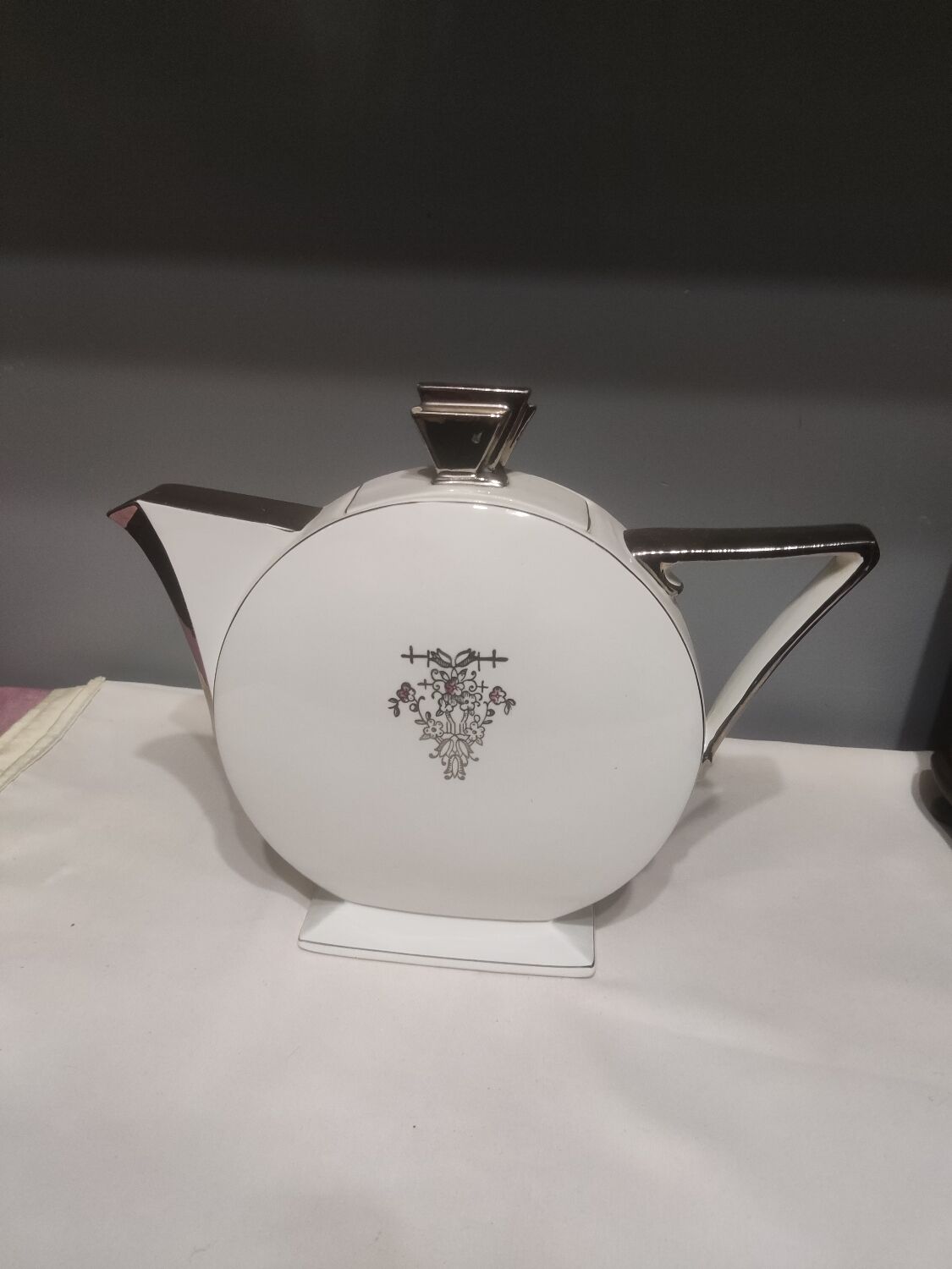 Czech Art Deco porcelain teapot Victoria