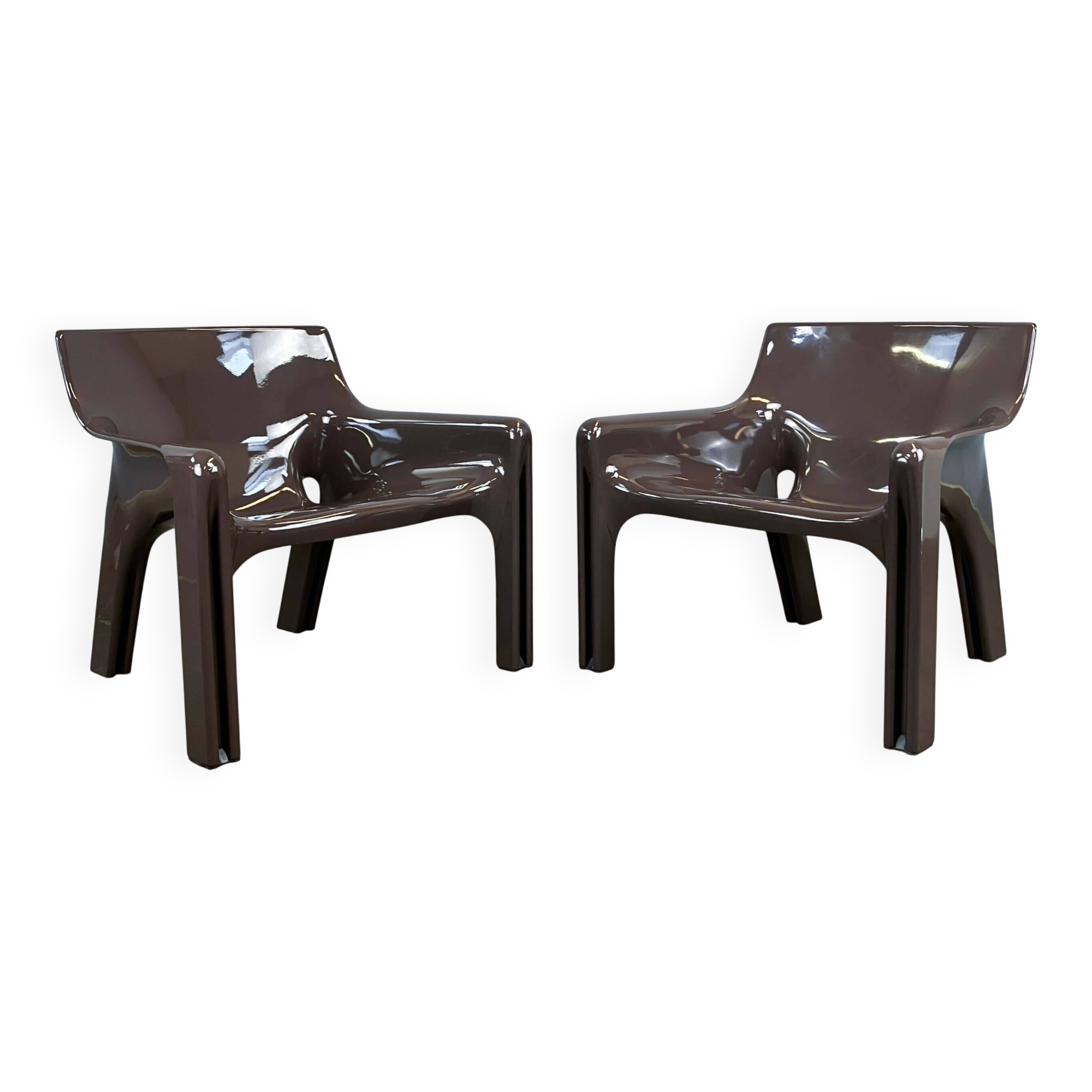 2 Vicario armchairs by Vico Magistretti for Artemide, plastic, 1970s