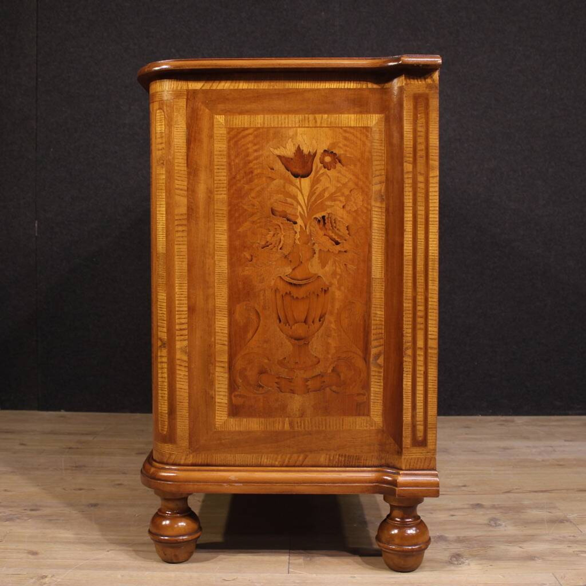Commode en marqueterie italienne du 20e siècle