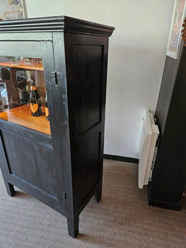 Wine cabinet