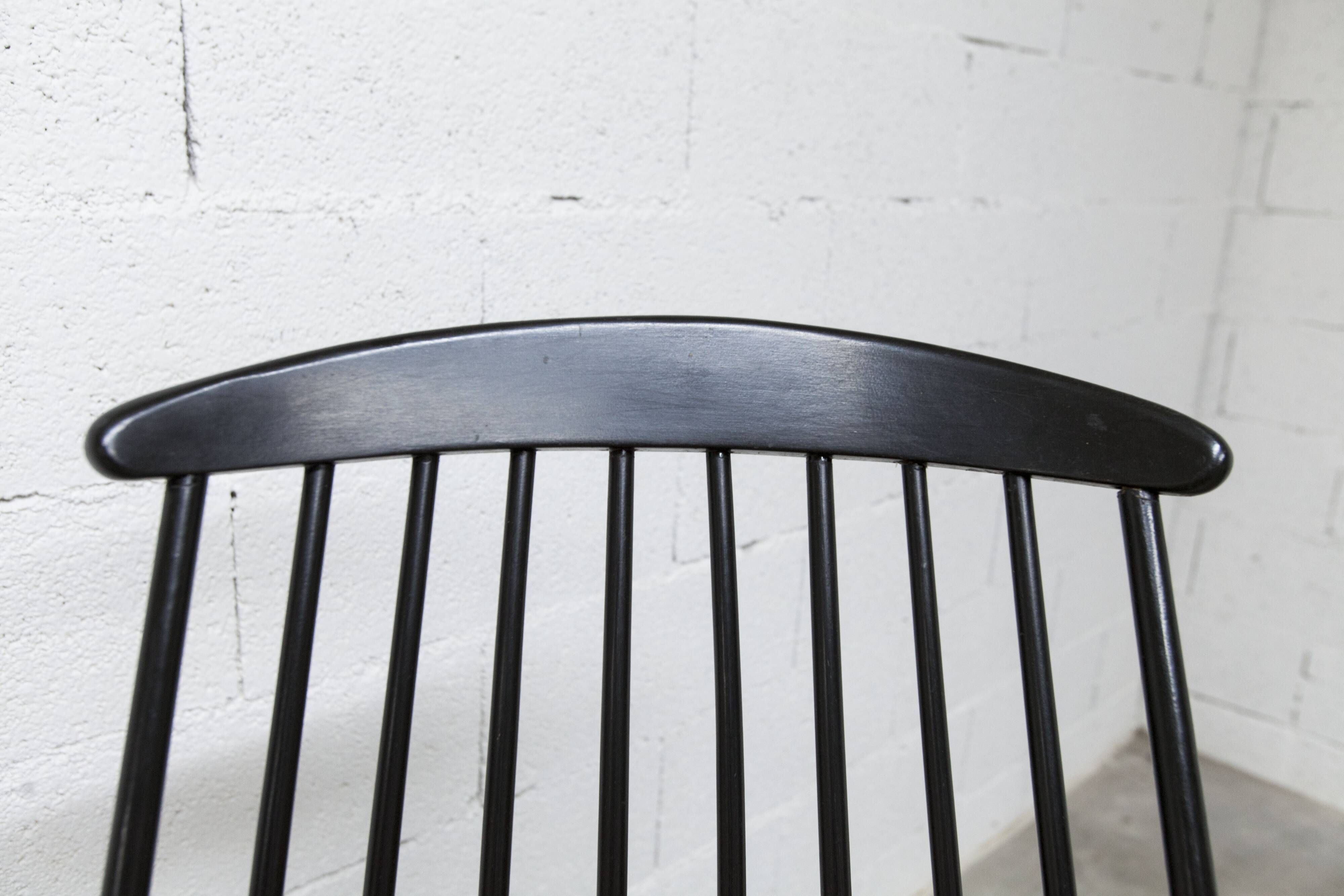 Scandinavian style rocking chair Tapiovaara 1960 in very good condition.