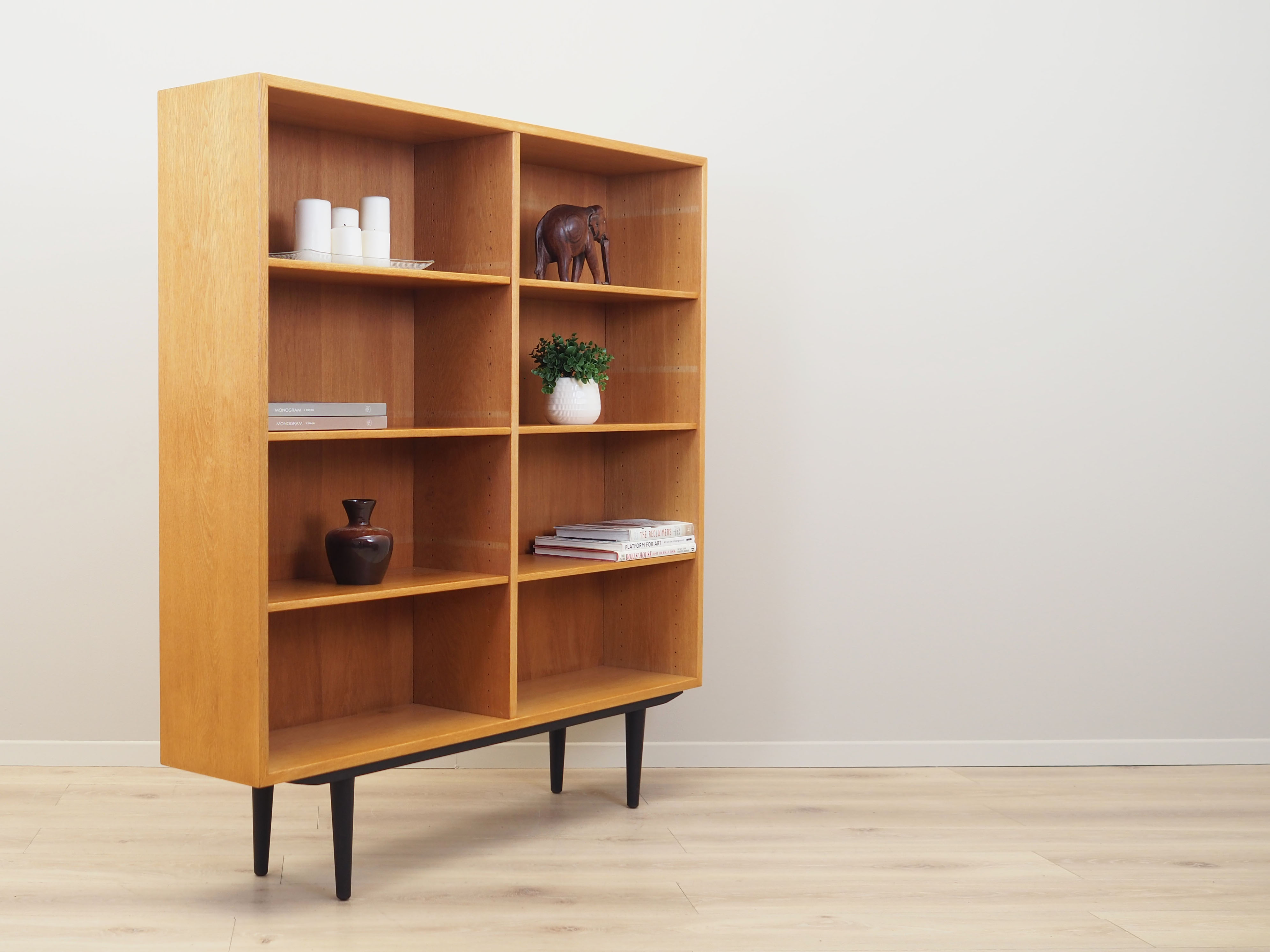 Bibliothèque en frêne, design danois, années 1960, designer: Børge Mogensen