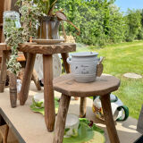Solid airbrushed tripod stool