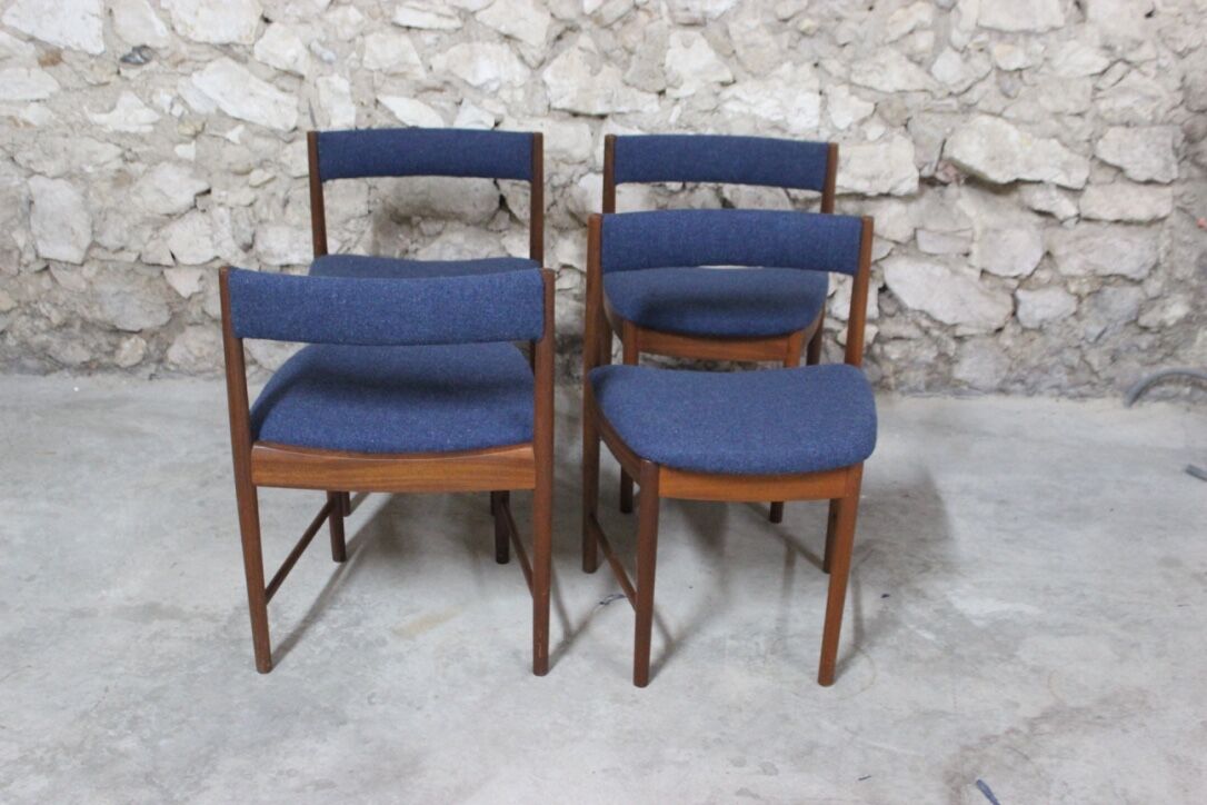 Set dining table 4 chairs by publisher McIntosh