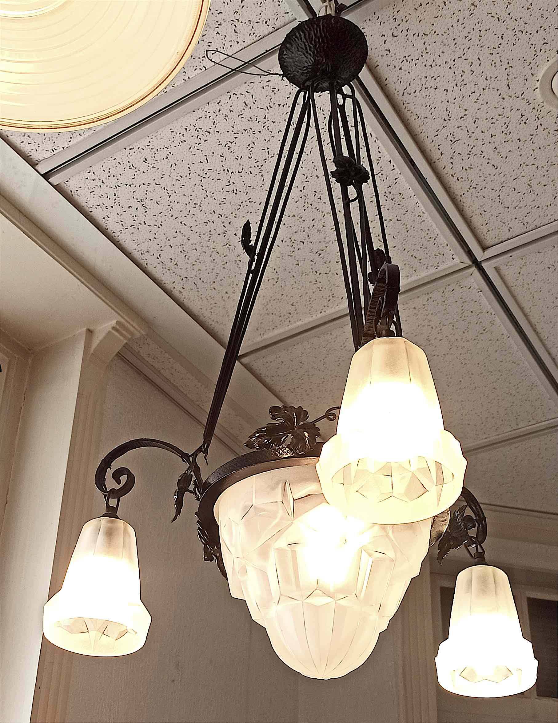 Degué 4-light Art Deco chandelier Width 62 cm Height 93 cm